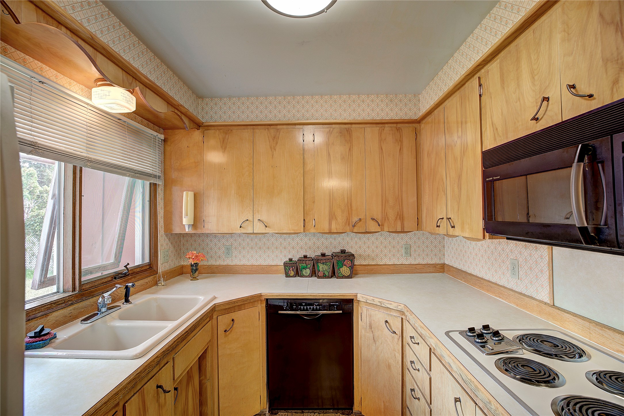 577 6th Avenue West North Property Photo 14