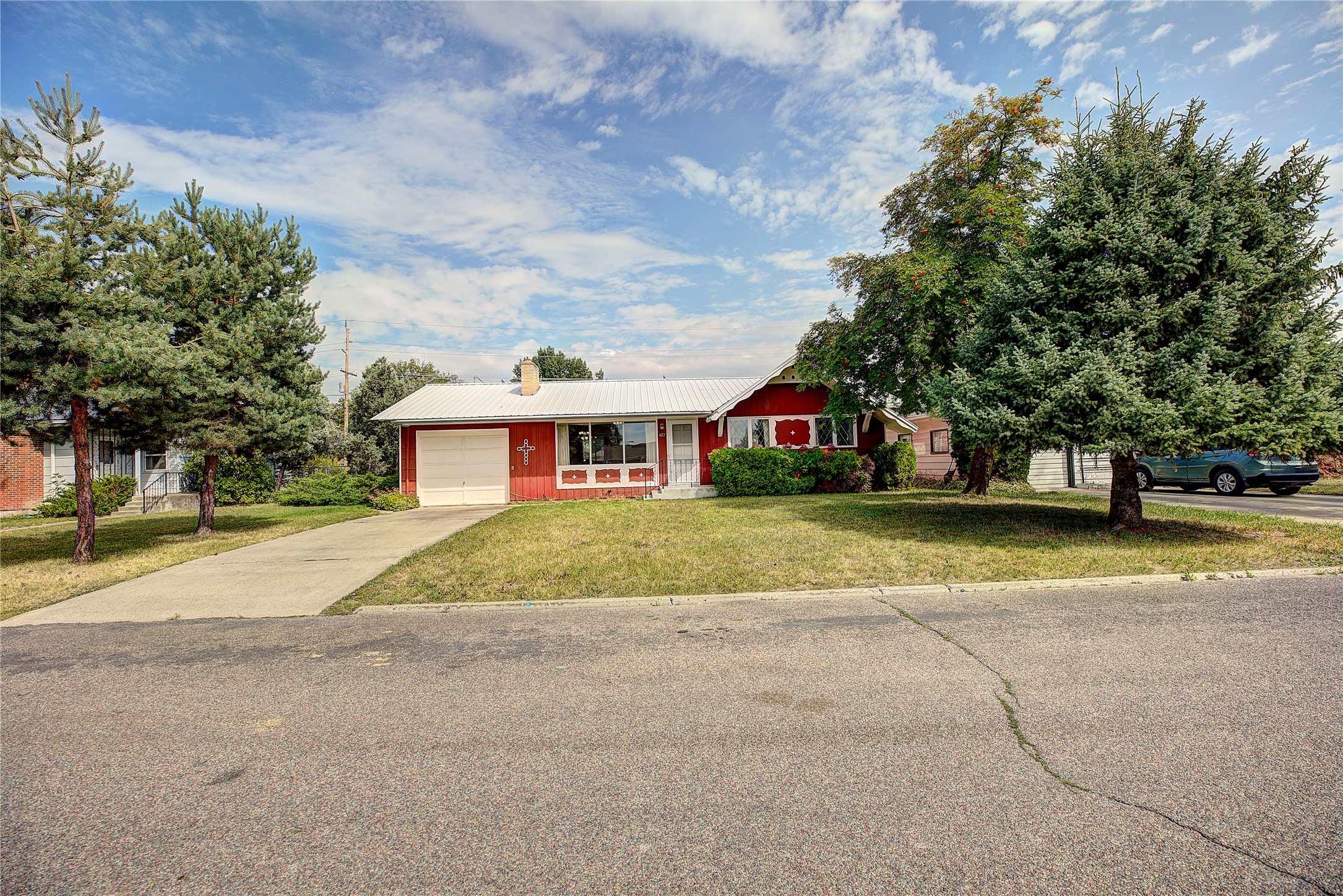 577 6th Avenue West North Property Photo 45