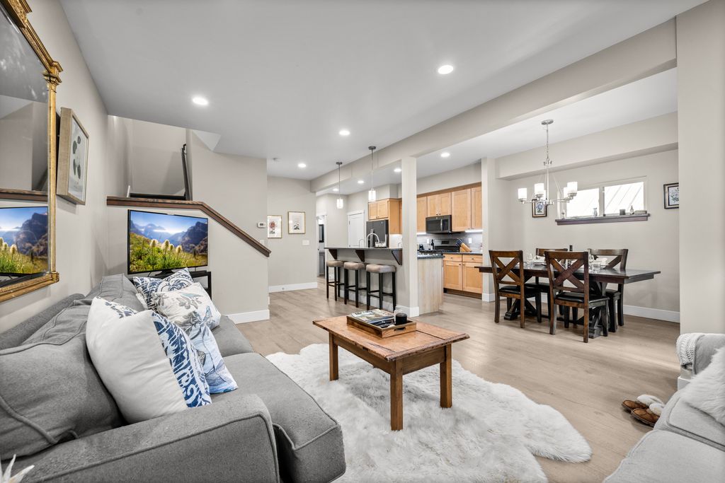 919 Columbia Avenue A Property Photo 1