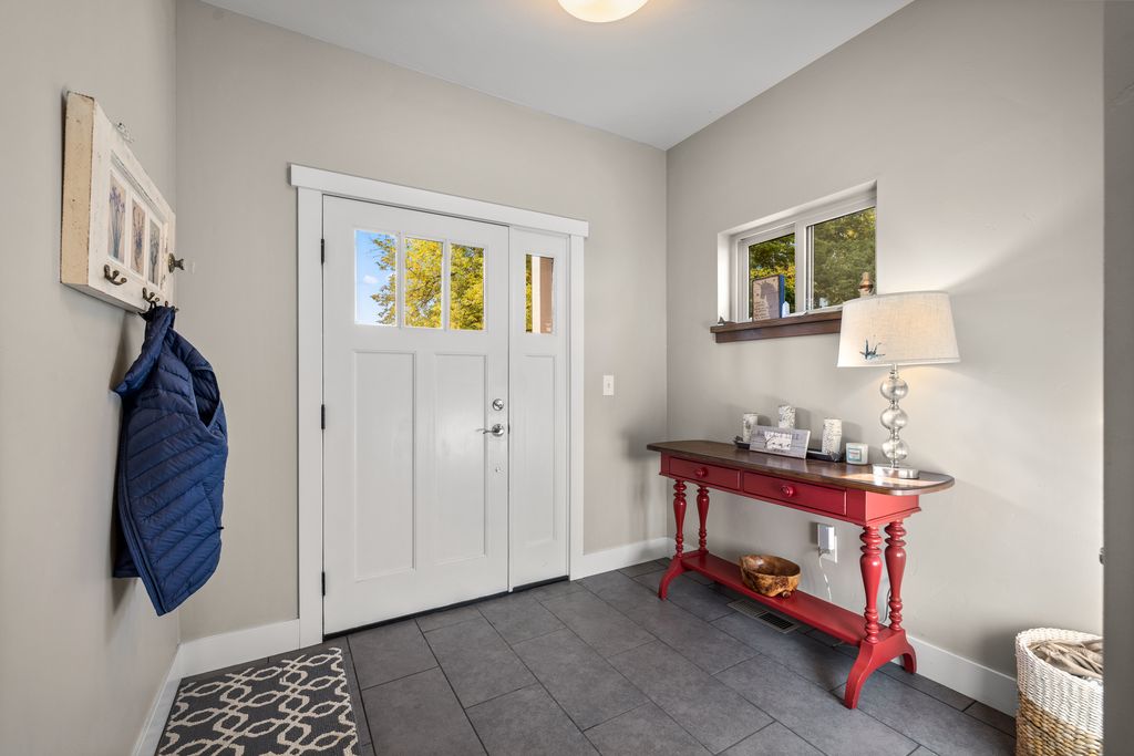 919 Columbia Avenue A Property Photo 4