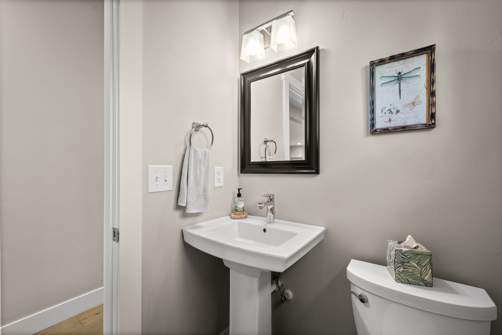 919 Columbia Avenue A Property Photo 5