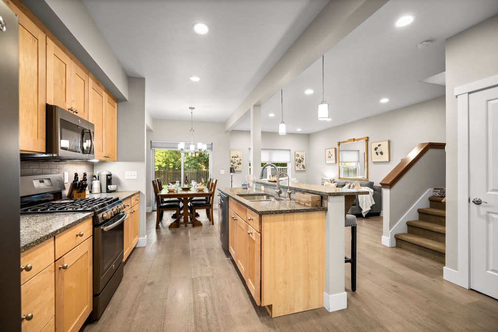 919 Columbia Avenue A Property Photo 6