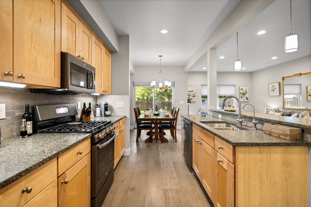 919 Columbia Avenue A Property Photo 7