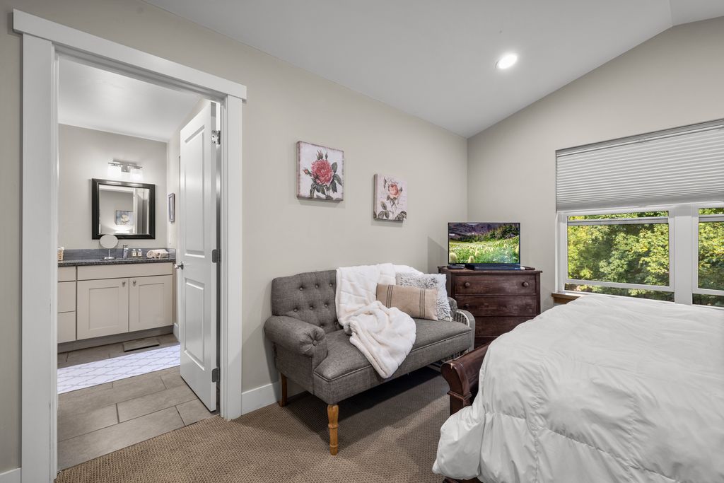 919 Columbia Avenue A Property Photo 16