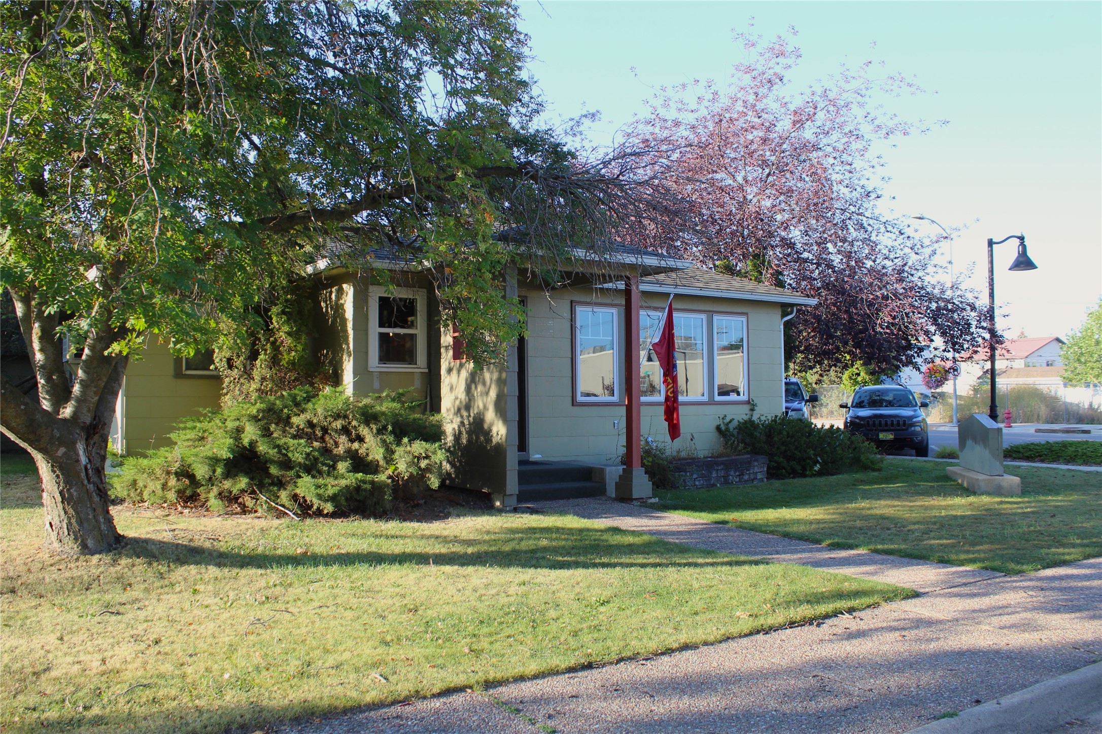 2 6th Avenue E Property Photo 2