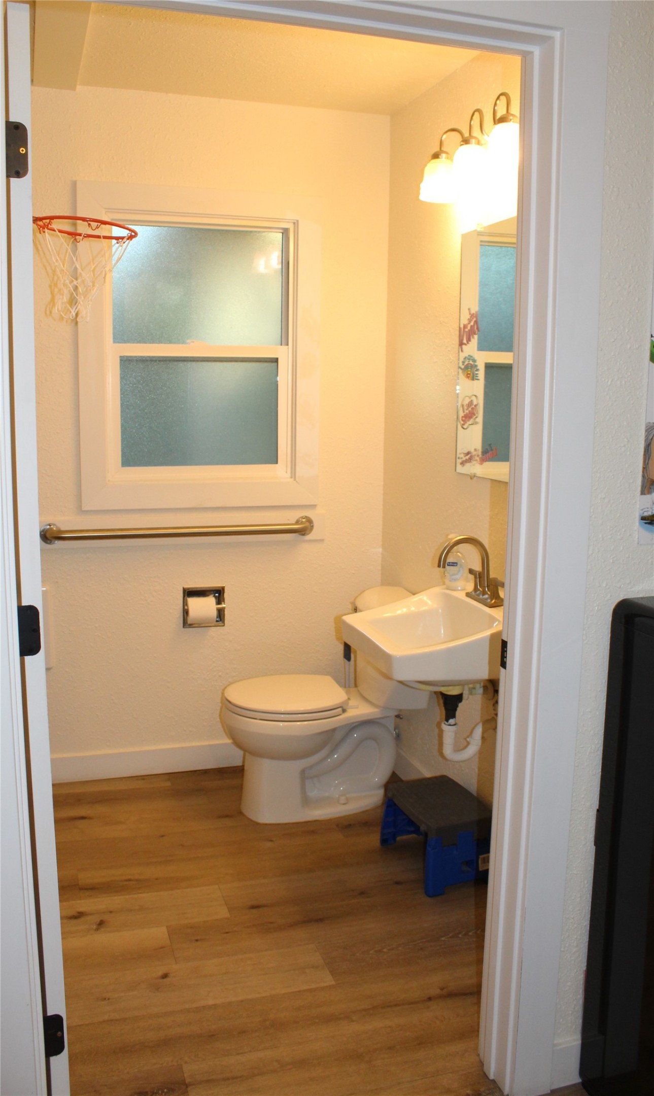 2 6th Avenue E Property Photo 16