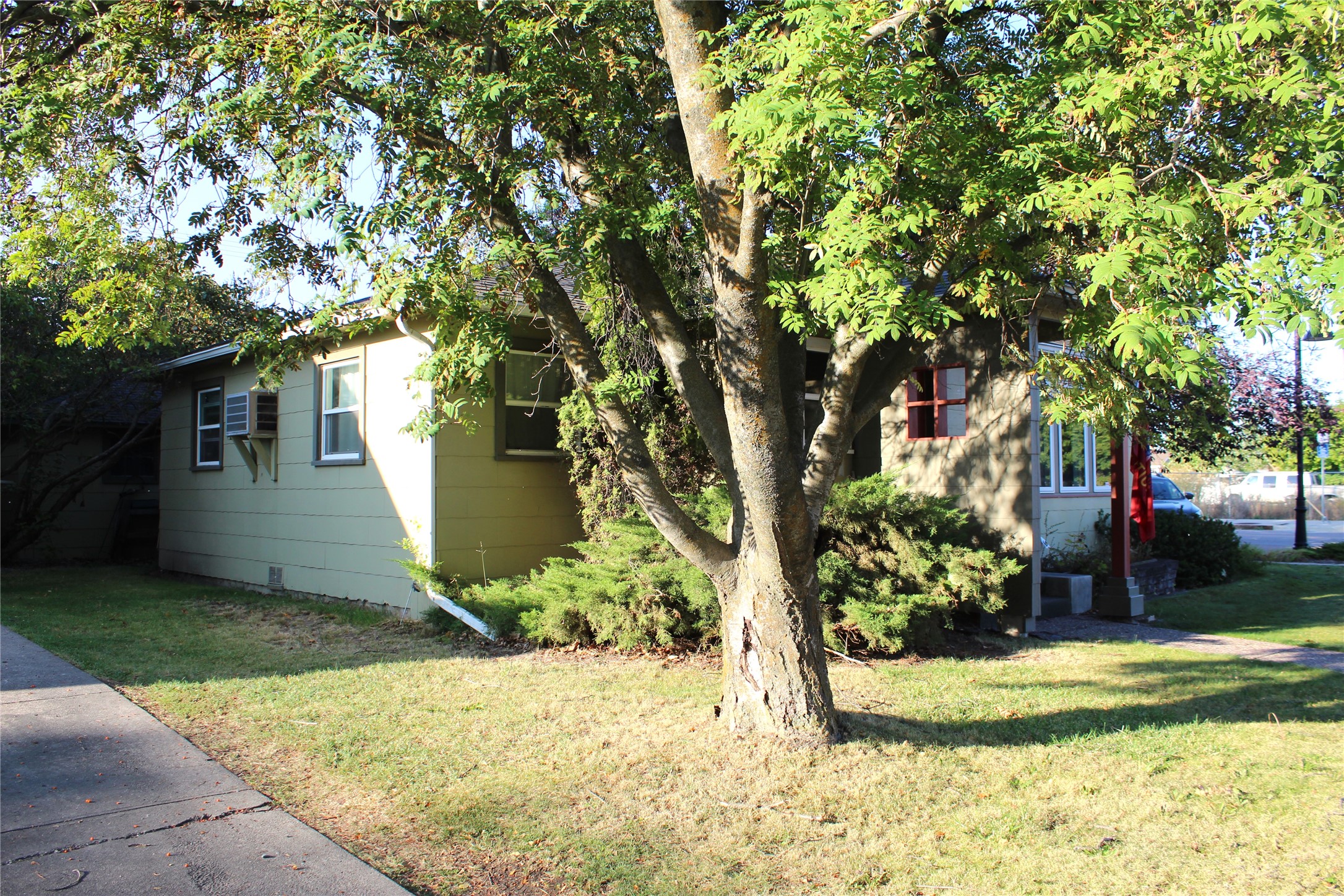 2 6th Avenue E Property Photo 29