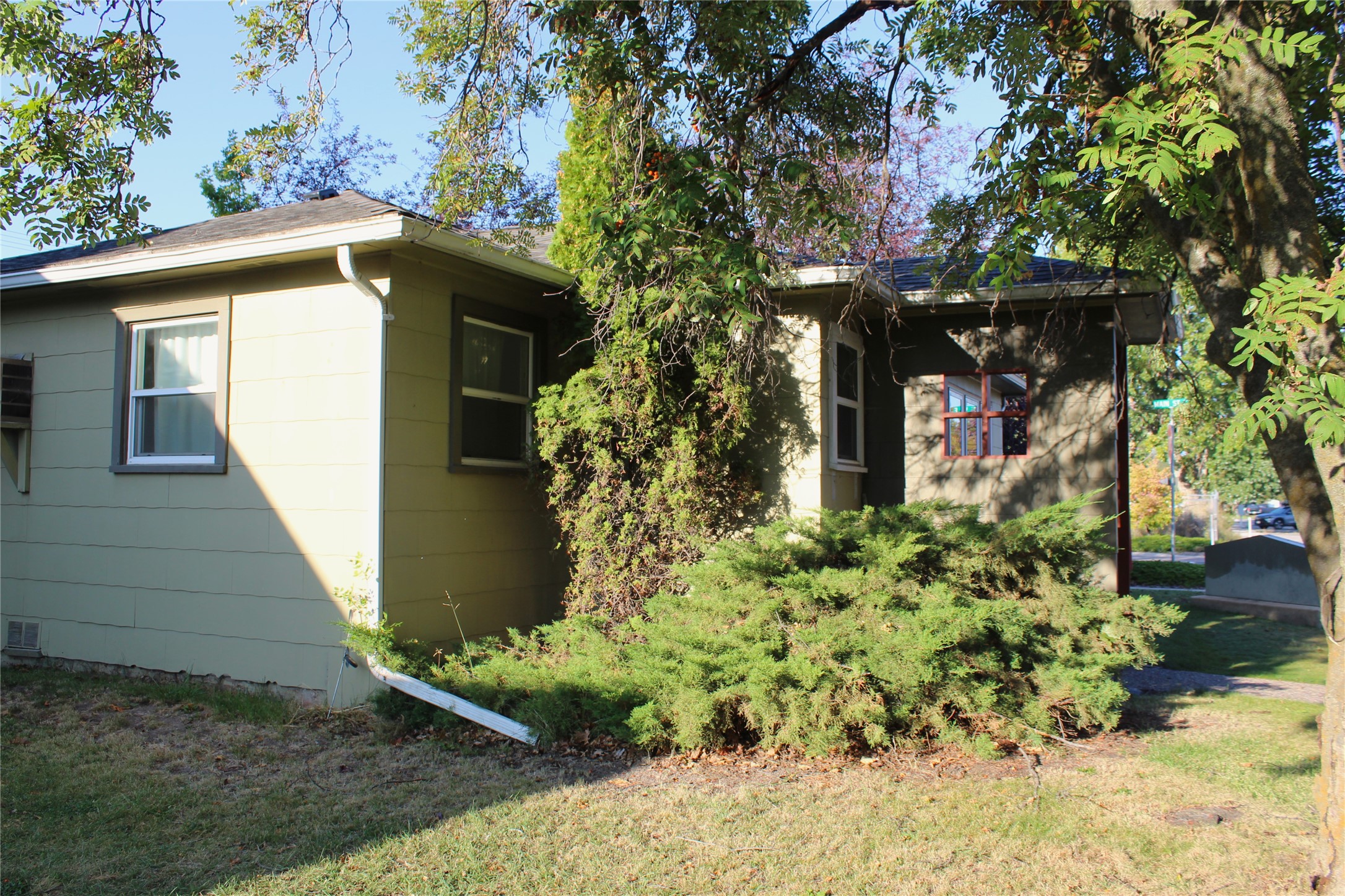 2 6th Avenue E Property Photo 30