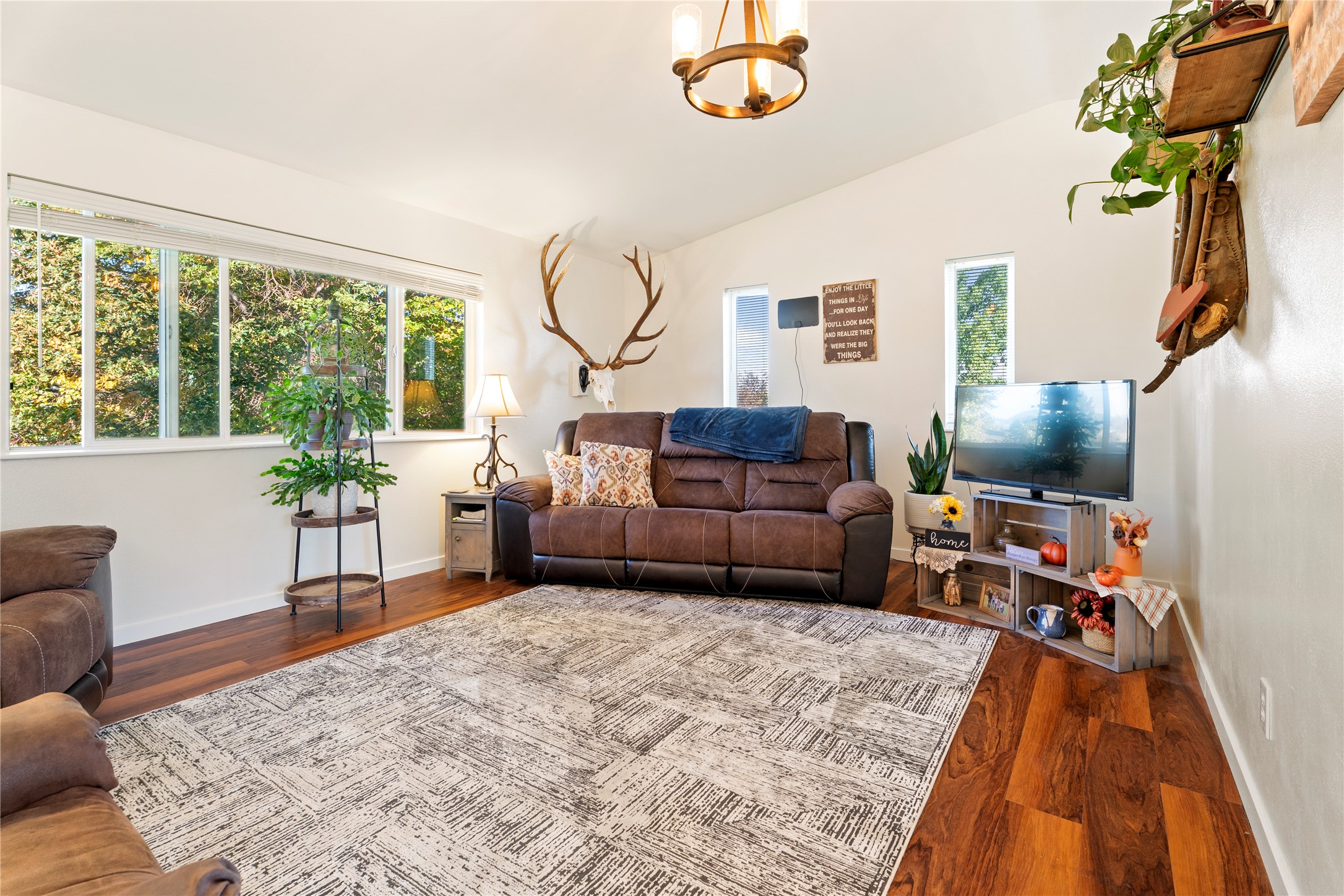 2515 Eastgate Drive Property Photo 5