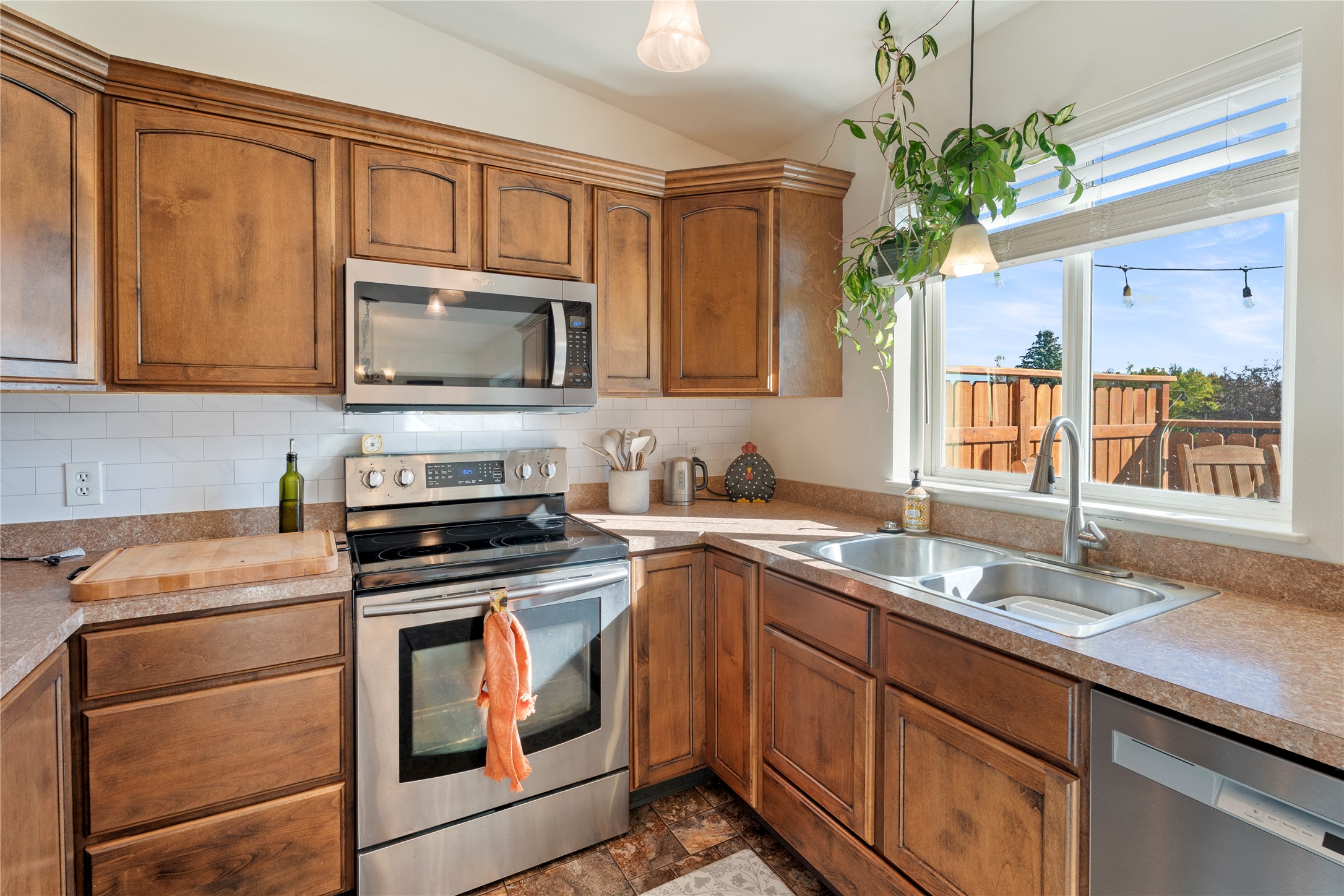 2515 Eastgate Drive Property Photo 8