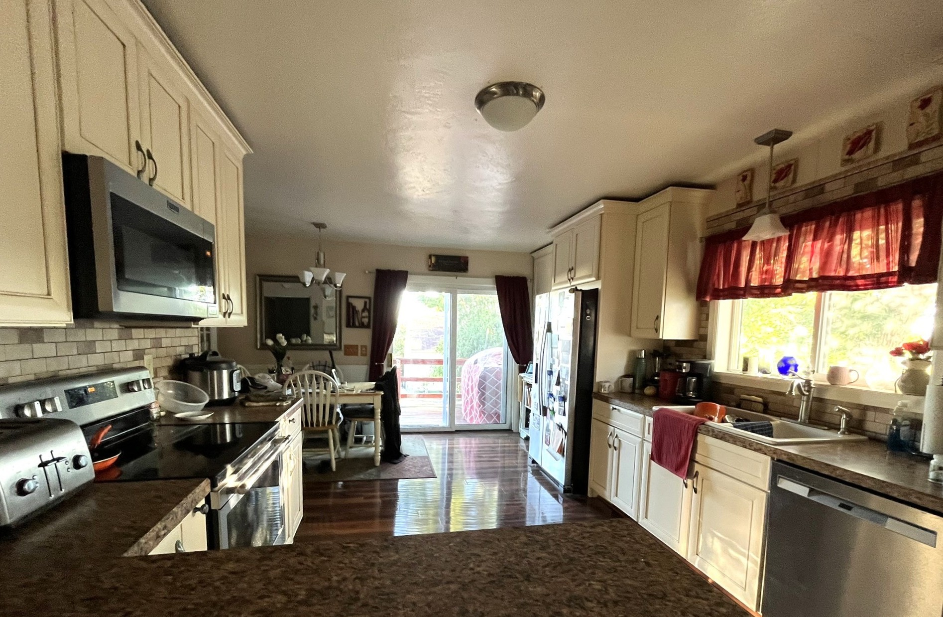 807 Main Street Property Photo 4