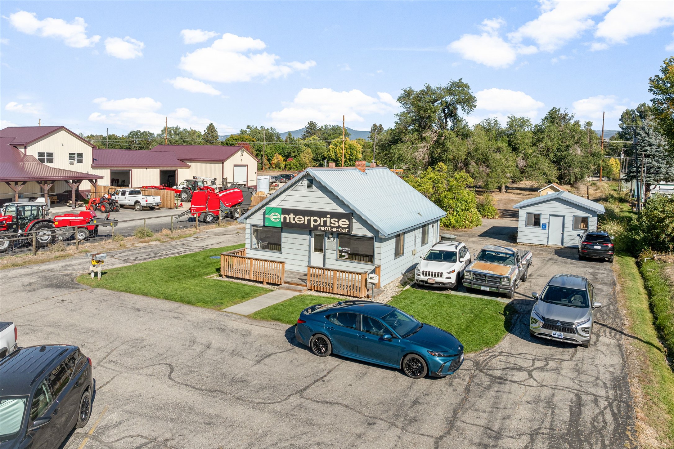 1100 S First Street Property Photo 2
