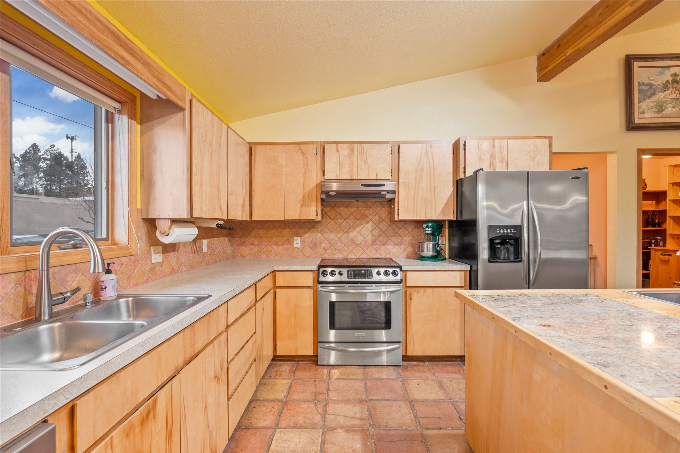 380 Commerce Street Property Photo 4