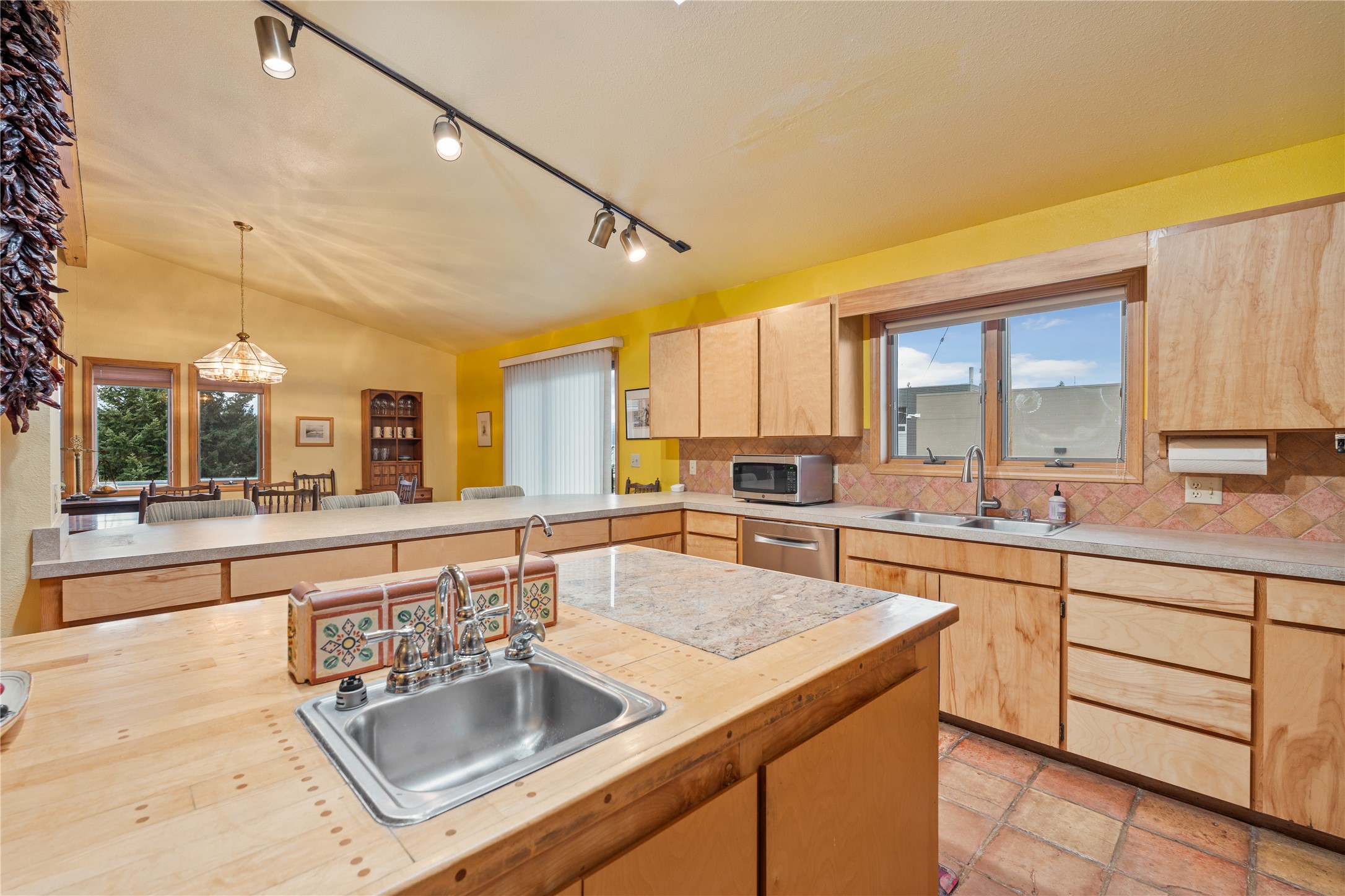 380 Commerce Street Property Photo 5