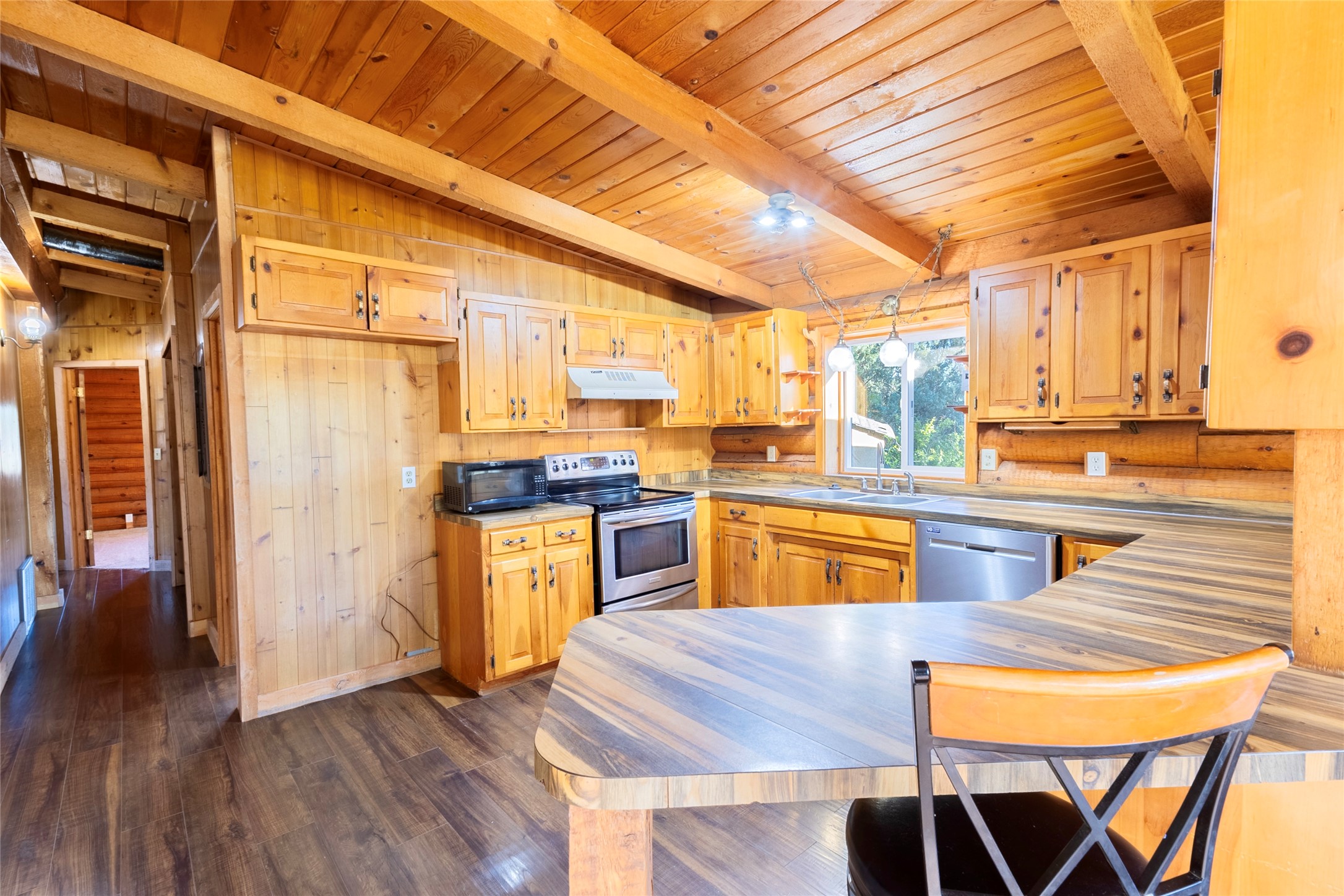 5819 Lawrence Lane Property Photo 6