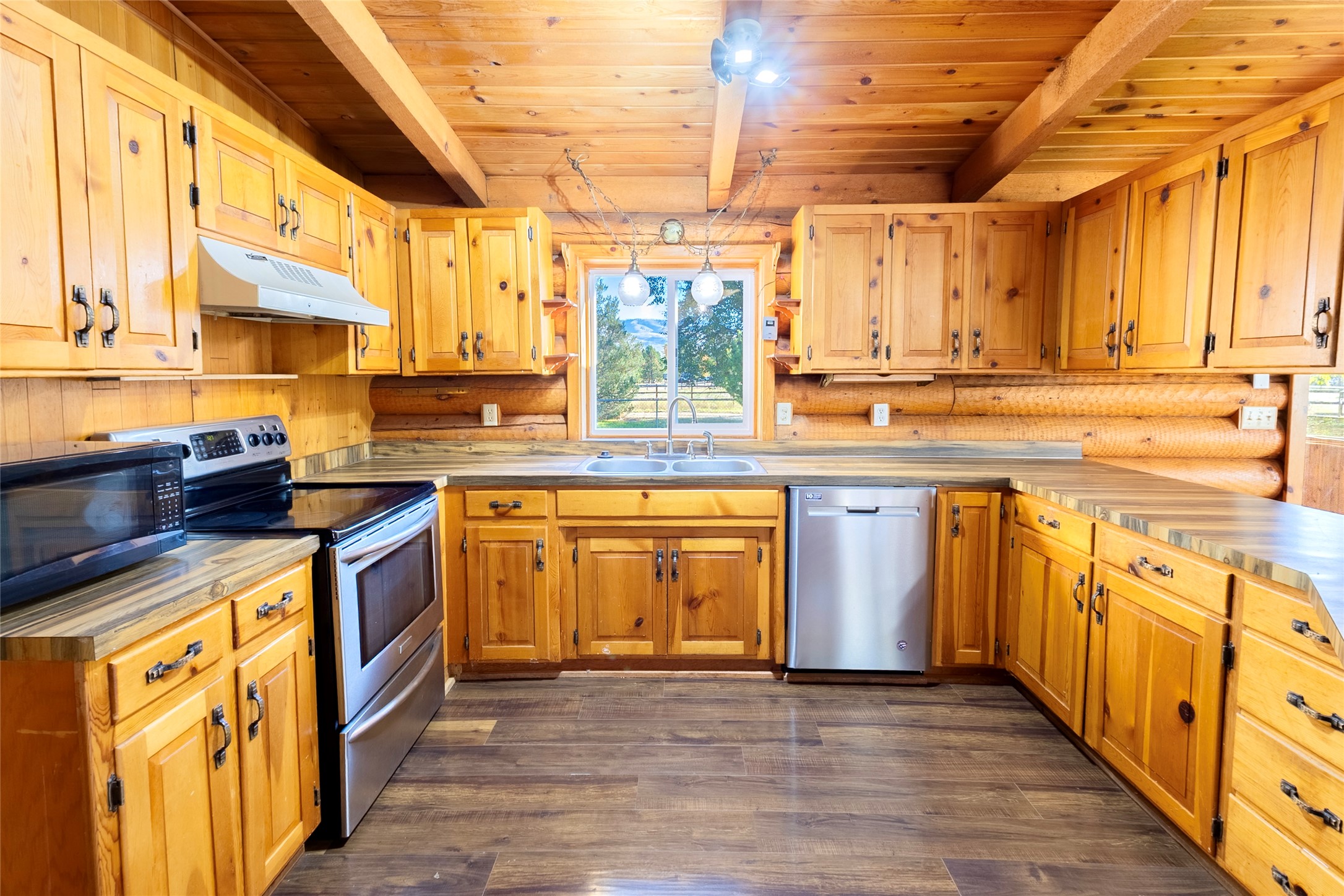 5819 Lawrence Lane Property Photo 7