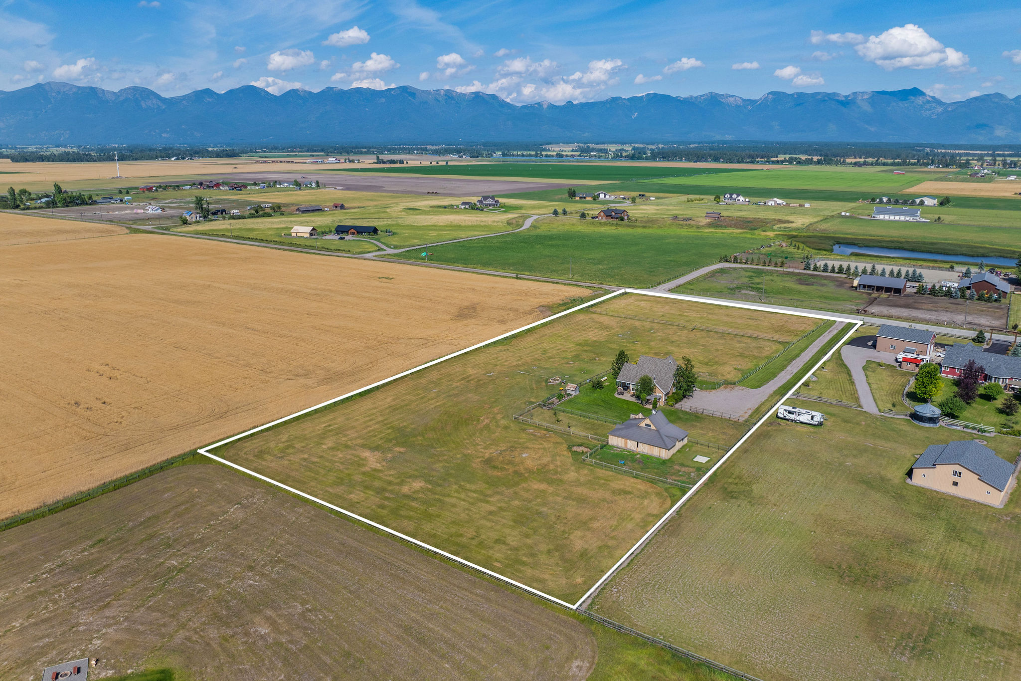 990 Farm Road Property Photo 3