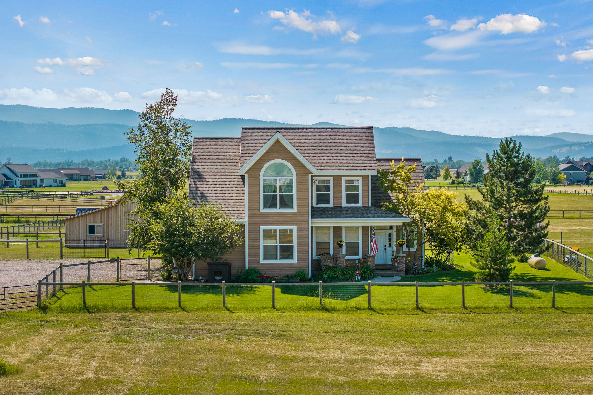 990 Farm Road Property Photo 4