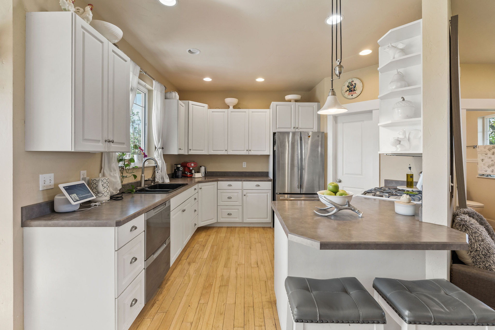 990 Farm Road Property Photo 18