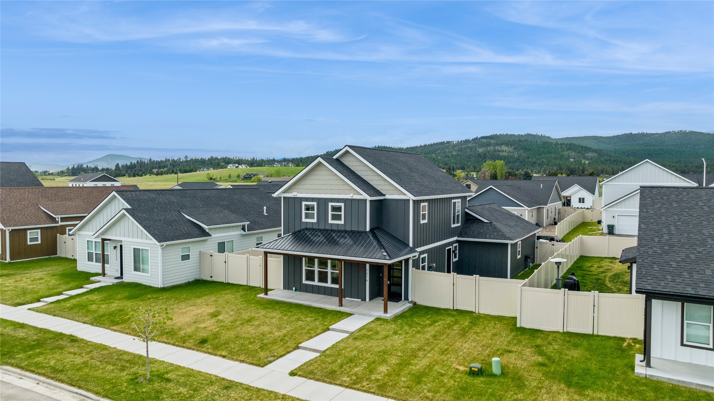 1216 Longfellow Trail Property Photo 1