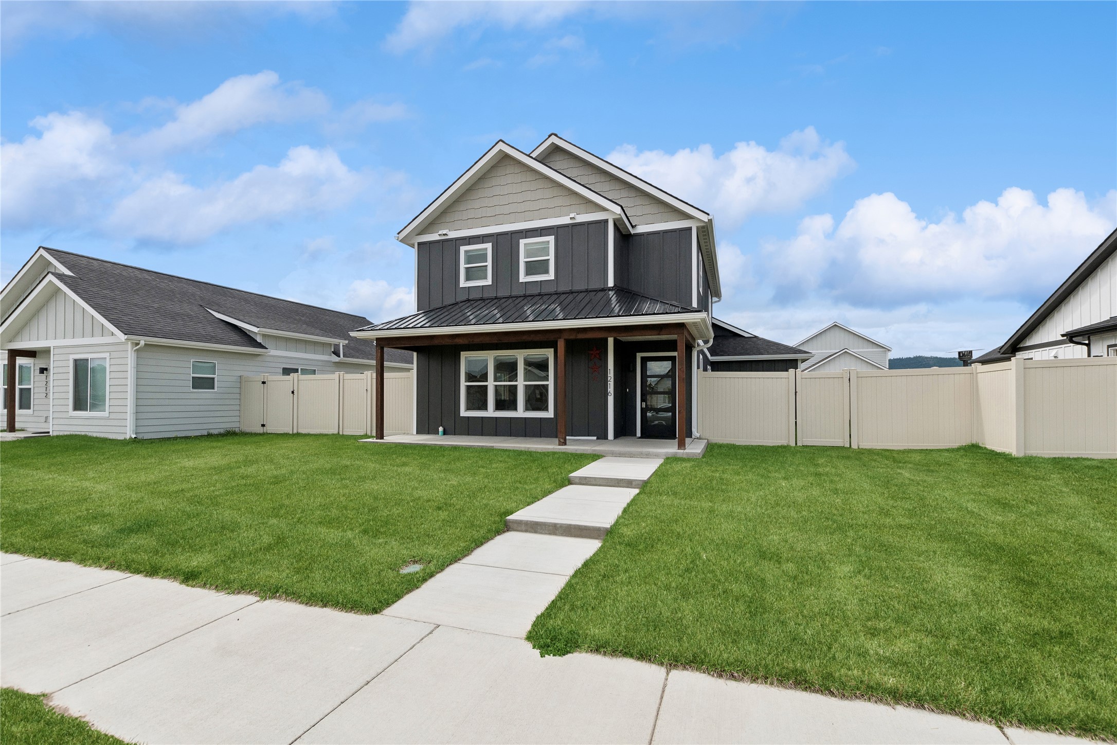 1216 Longfellow Trail Property Photo 4