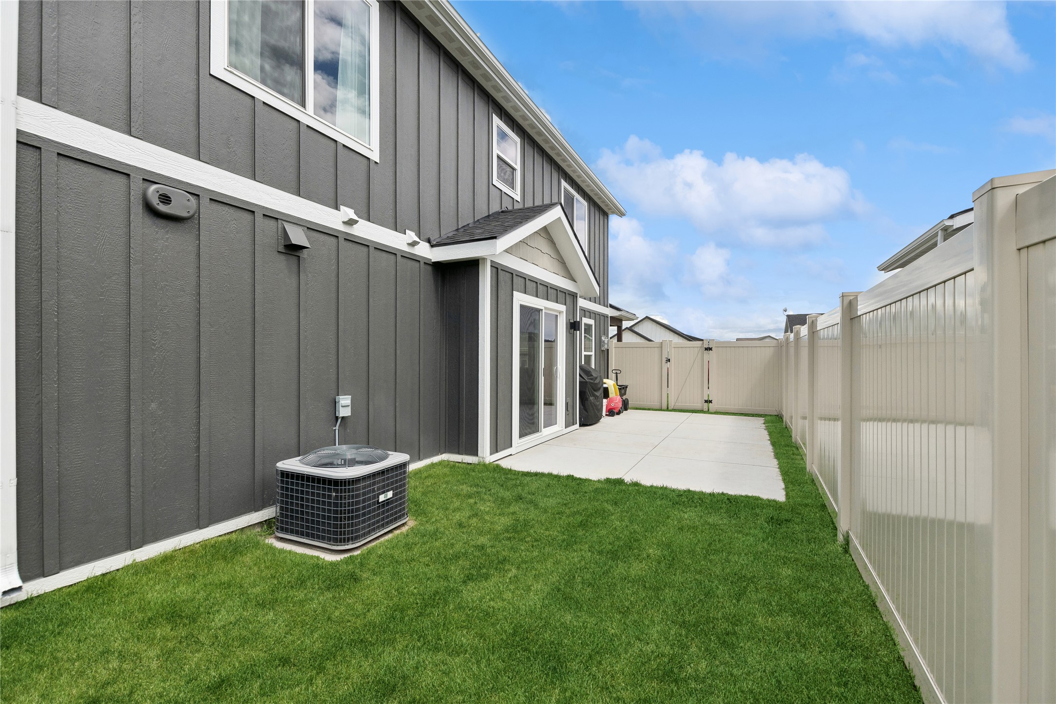 1216 Longfellow Trail Property Photo 6