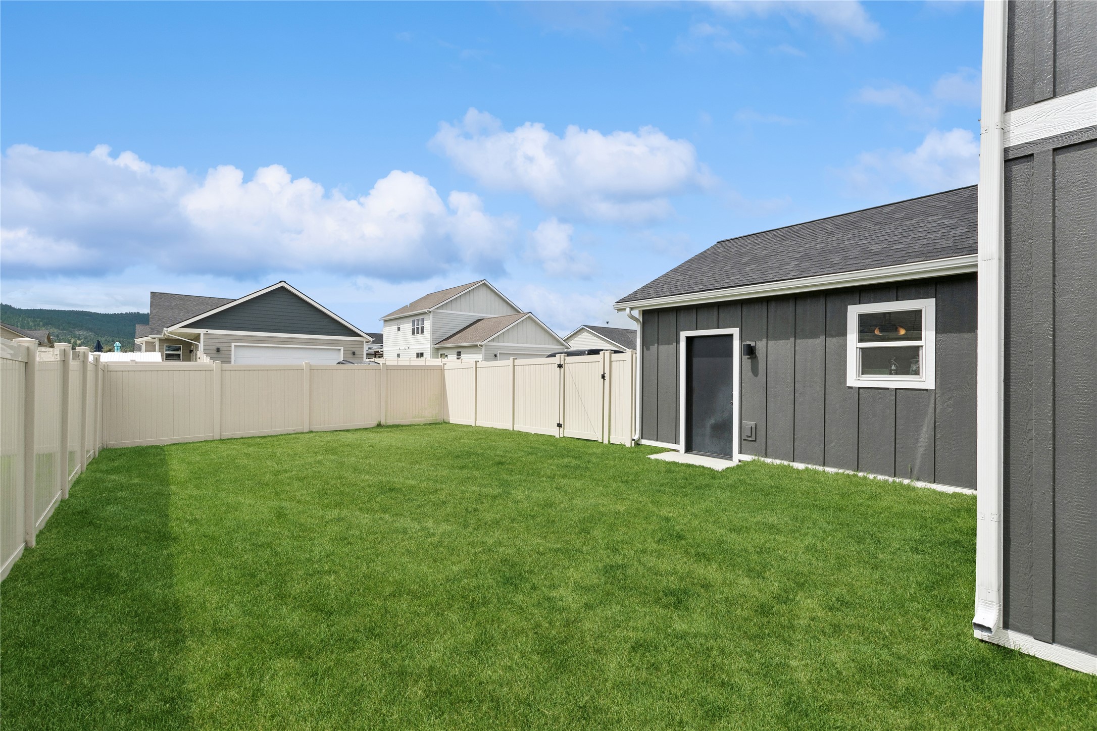 1216 Longfellow Trail Property Photo 7