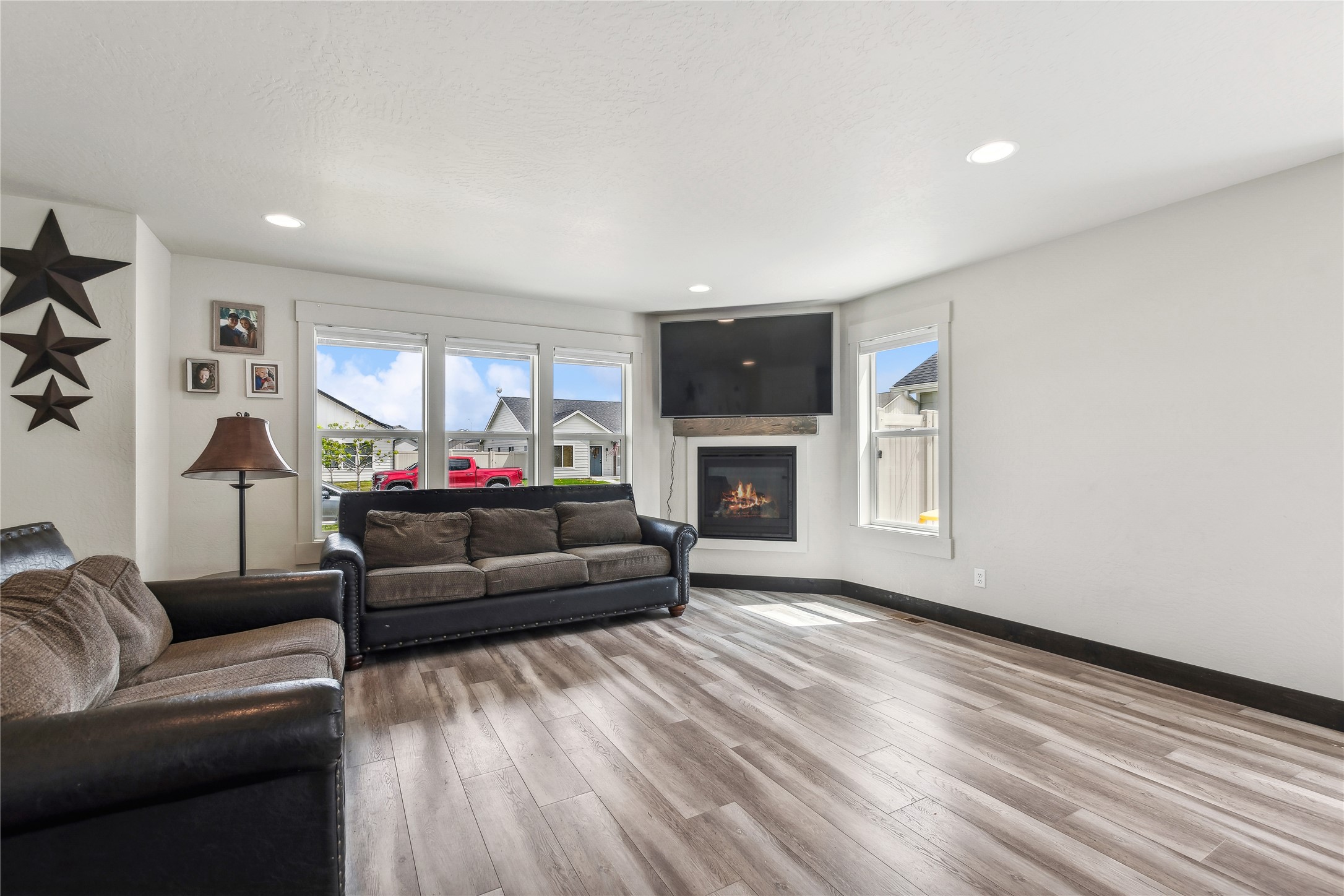 1216 Longfellow Trail Property Photo 12