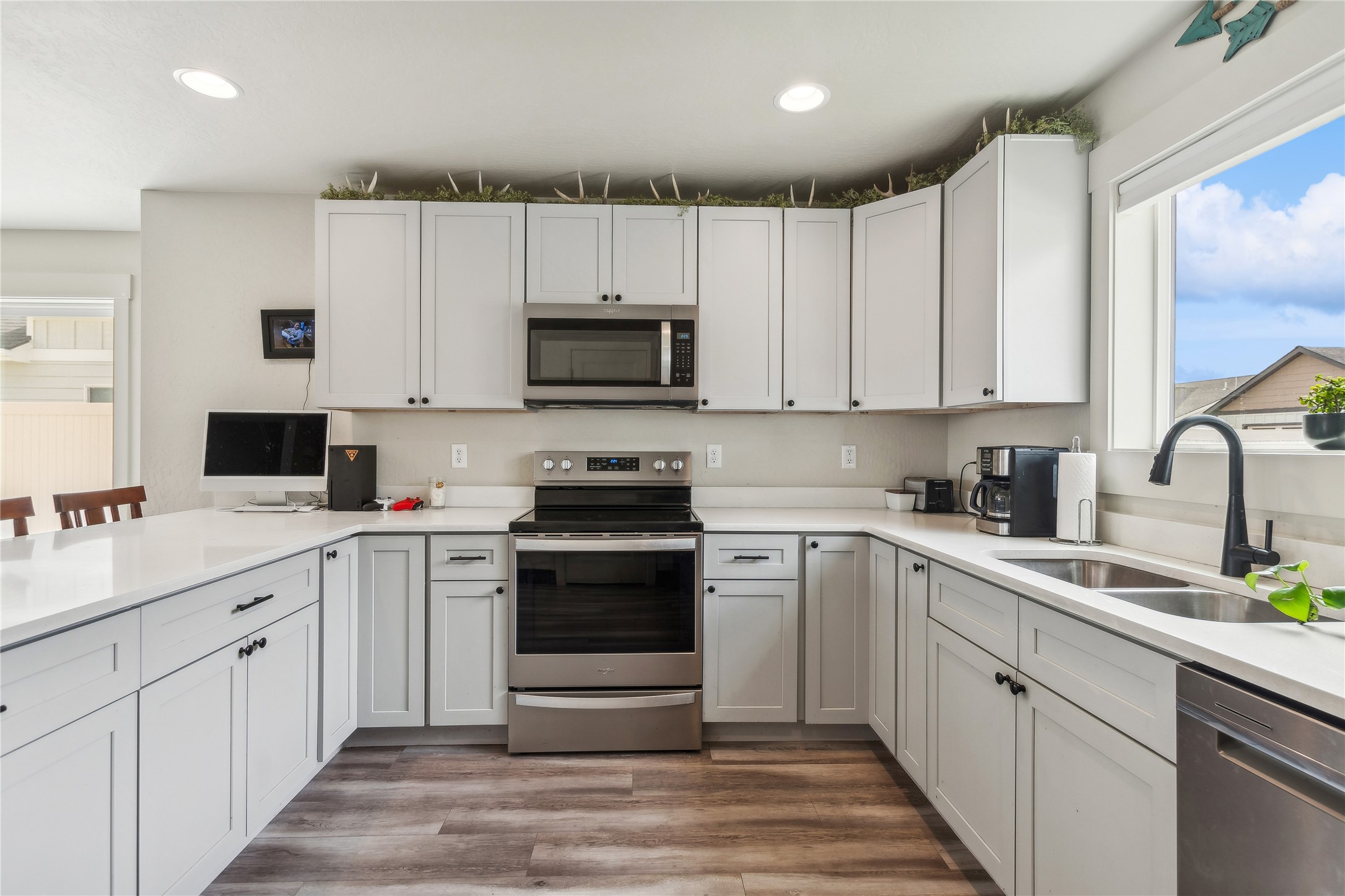 1216 Longfellow Trail Property Photo 13