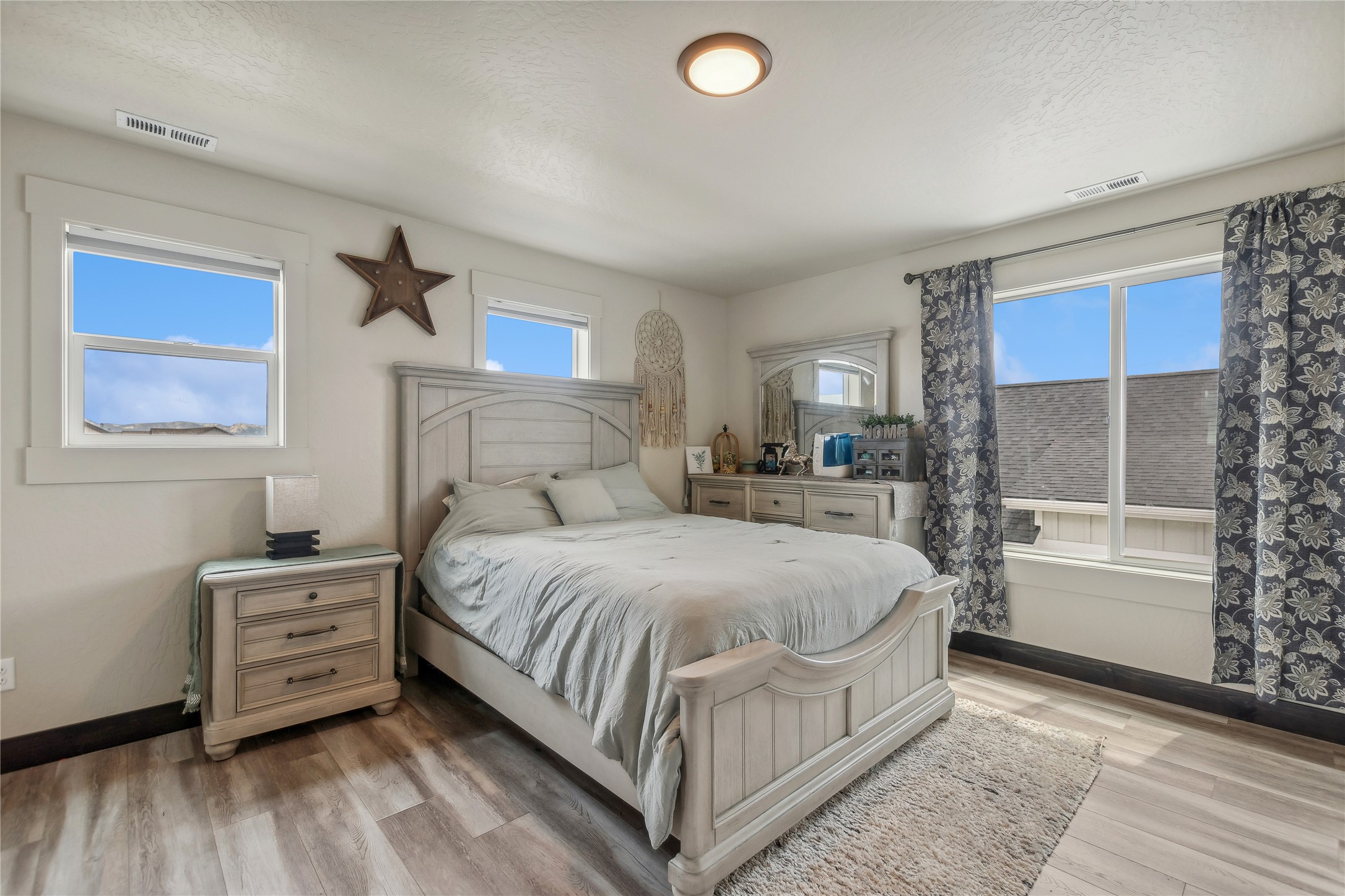 1216 Longfellow Trail Property Photo 17