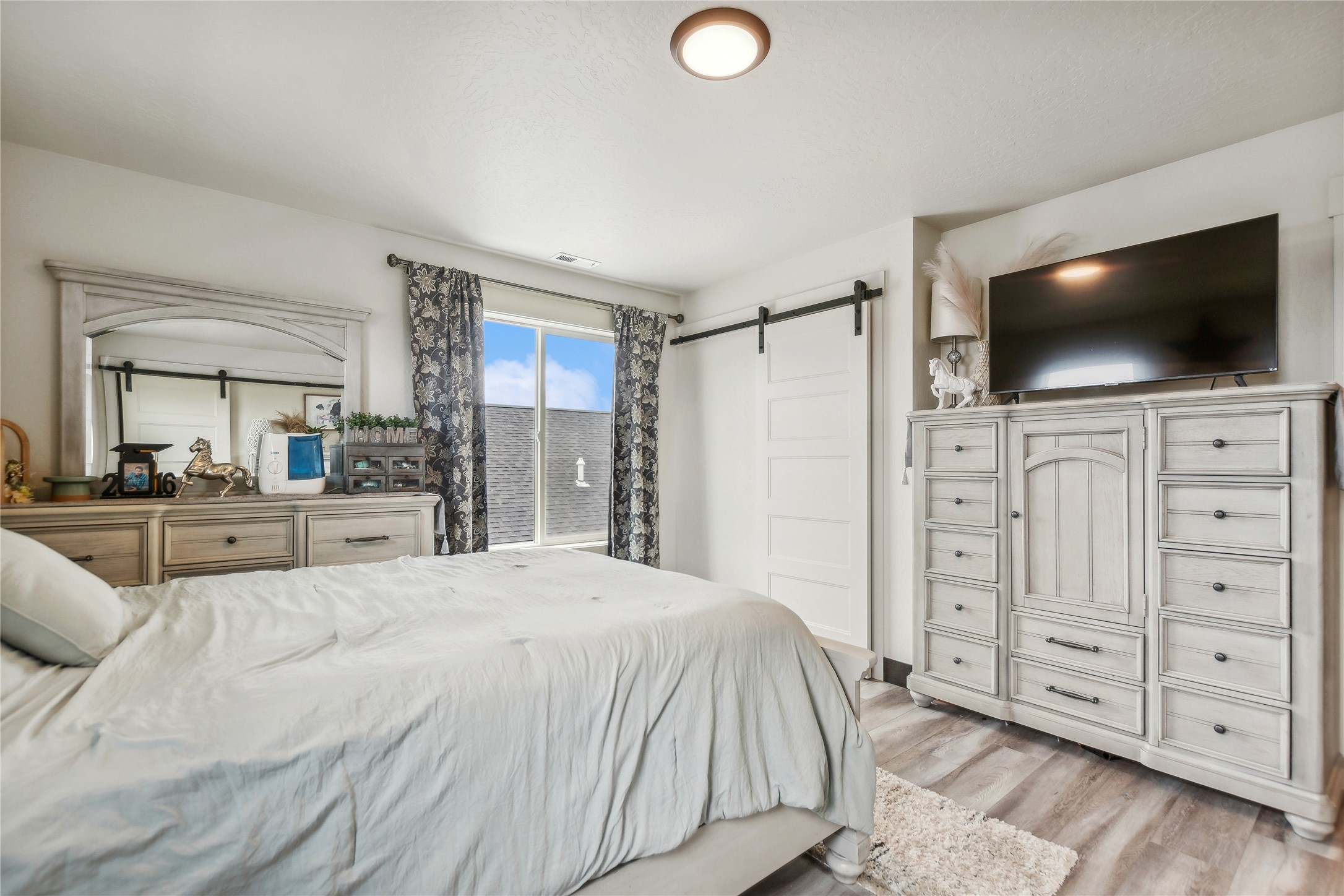 1216 Longfellow Trail Property Photo 19