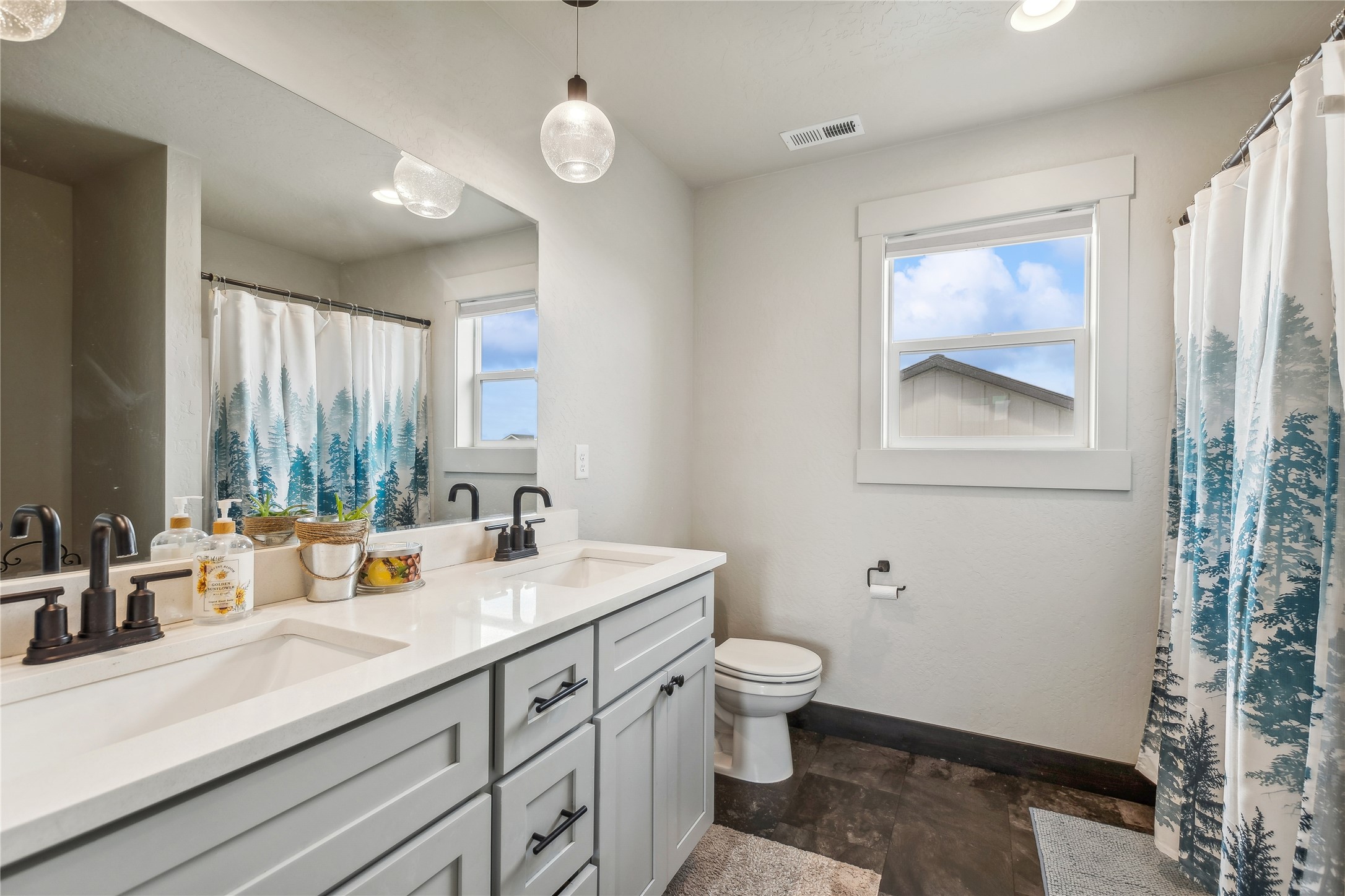 1216 Longfellow Trail Property Photo 20