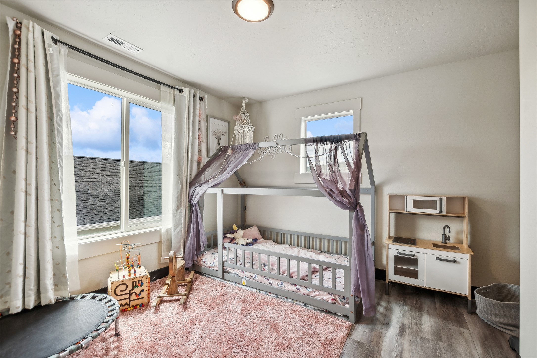 1216 Longfellow Trail Property Photo 25