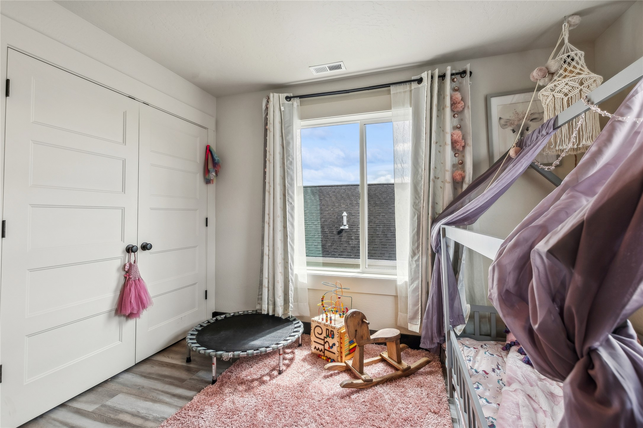 1216 Longfellow Trail Property Photo 26