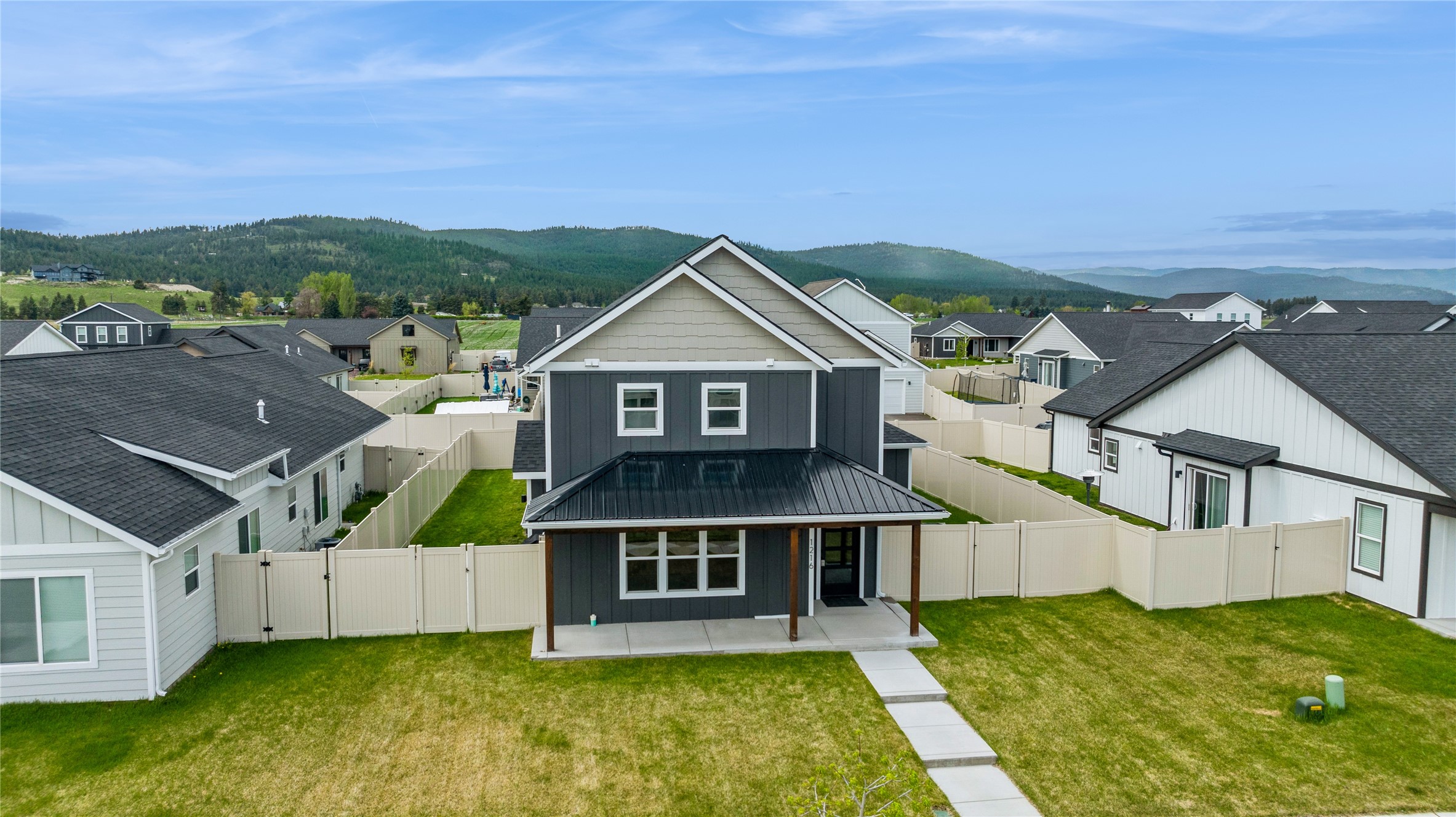 1216 Longfellow Trail Property Photo 30