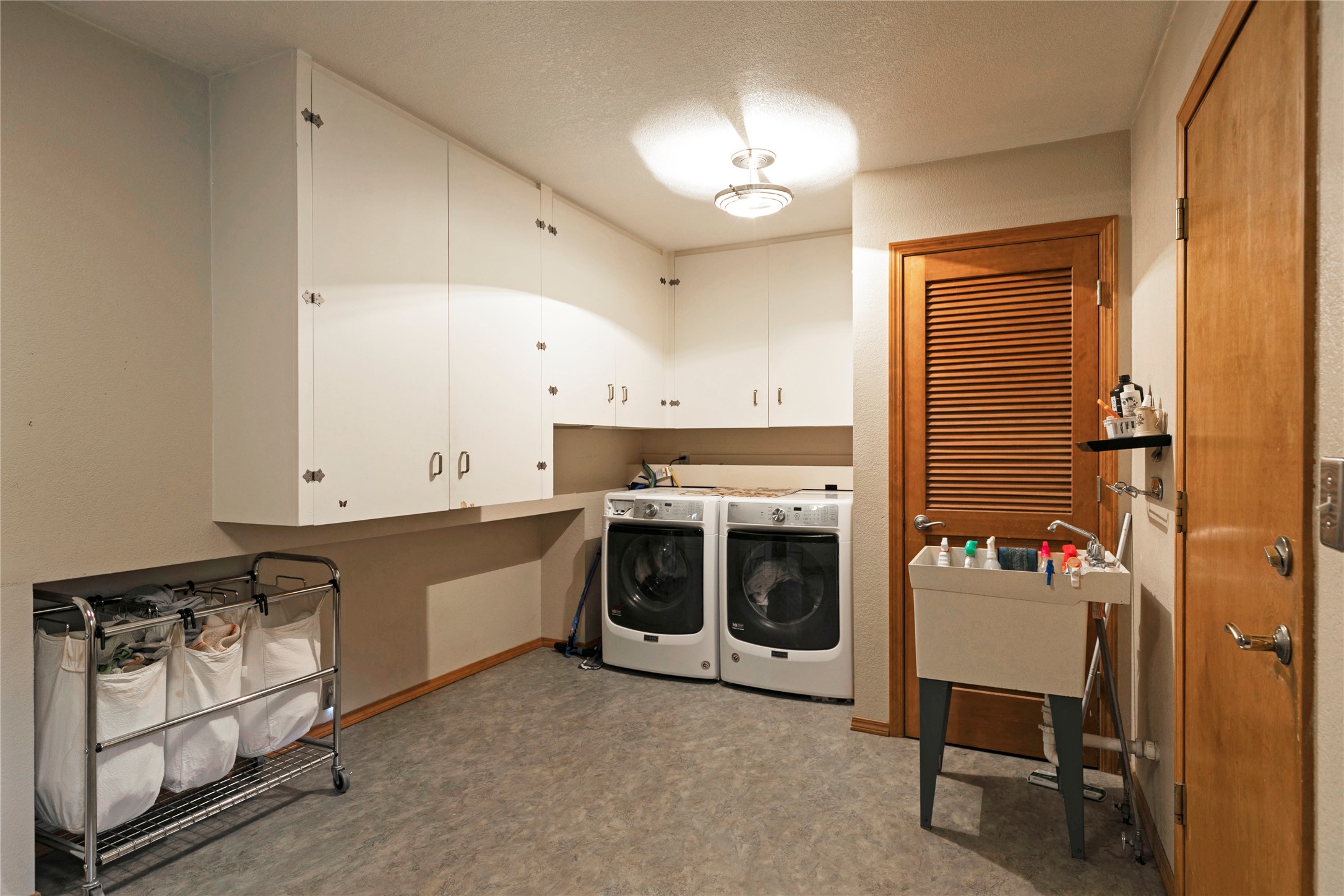1715 Streamside Court Property Photo 38