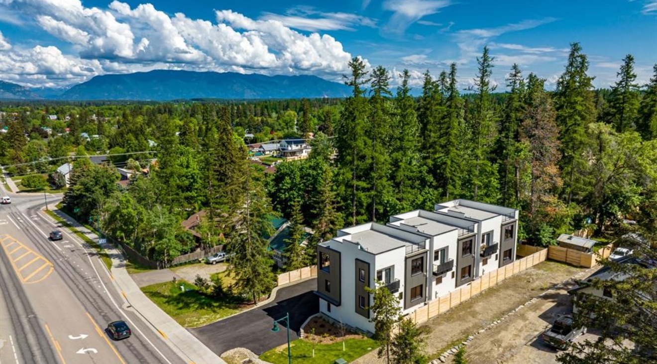 713 W 2nd Street W Property Photo 6