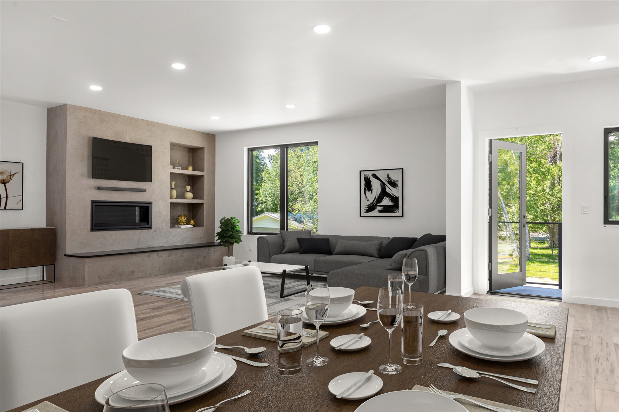 713 W 2nd Street W Property Photo 8