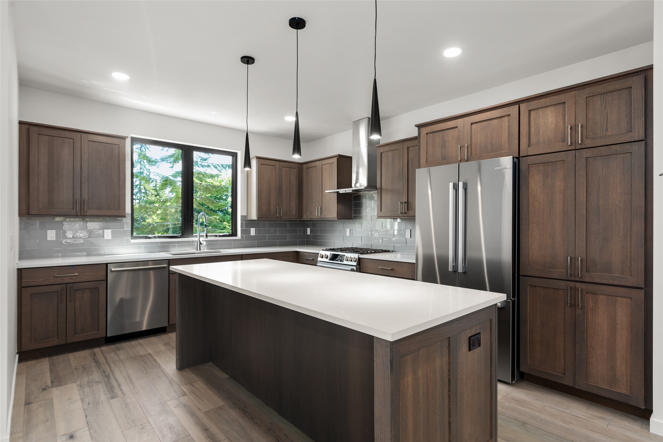 713 W 2nd Street W Property Photo 9