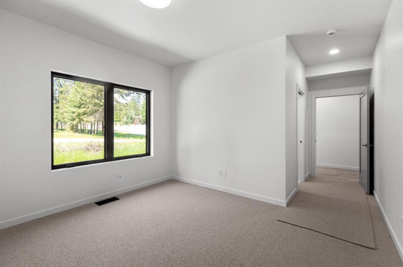 713 W 2nd Street W Property Photo 20