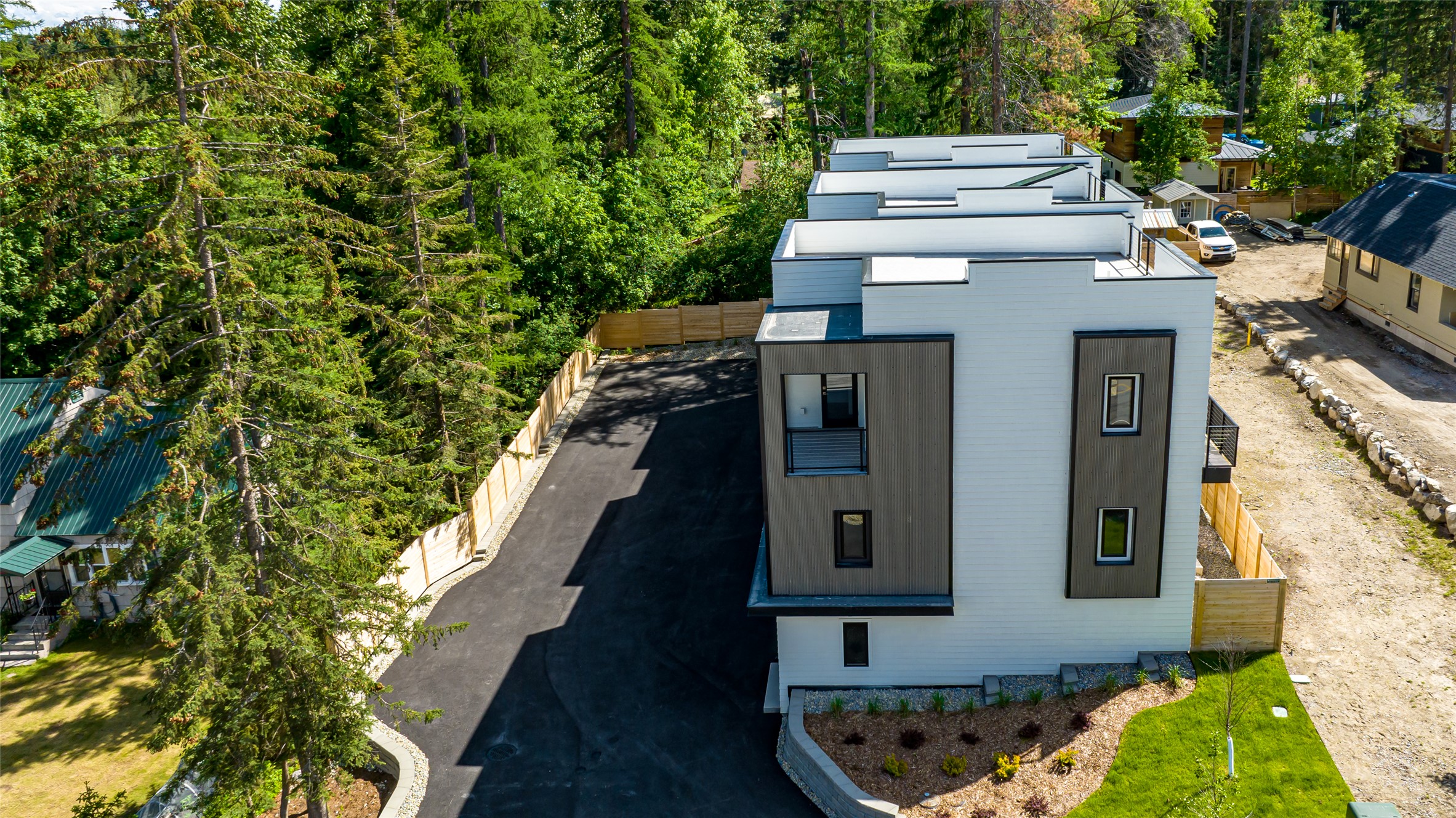 713 W 2nd Street W Property Photo 25