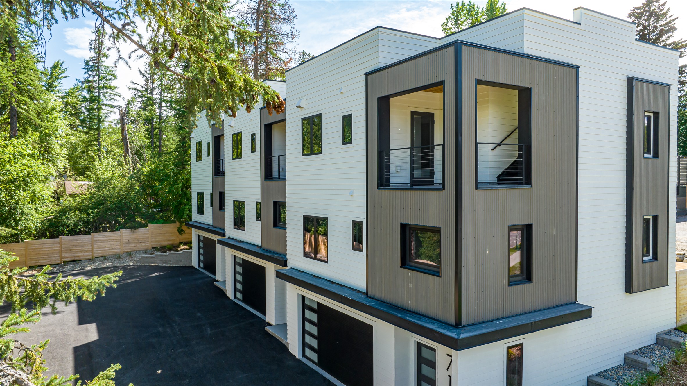 713 W 2nd Street W Property Photo 26