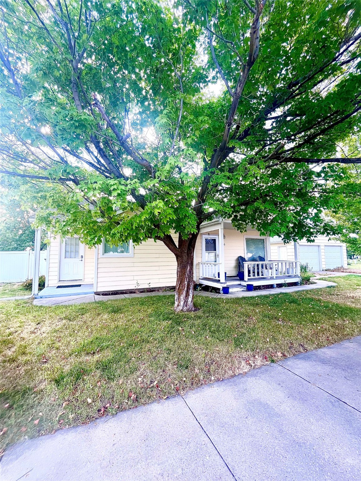 806 4th Street W Property Photo 5