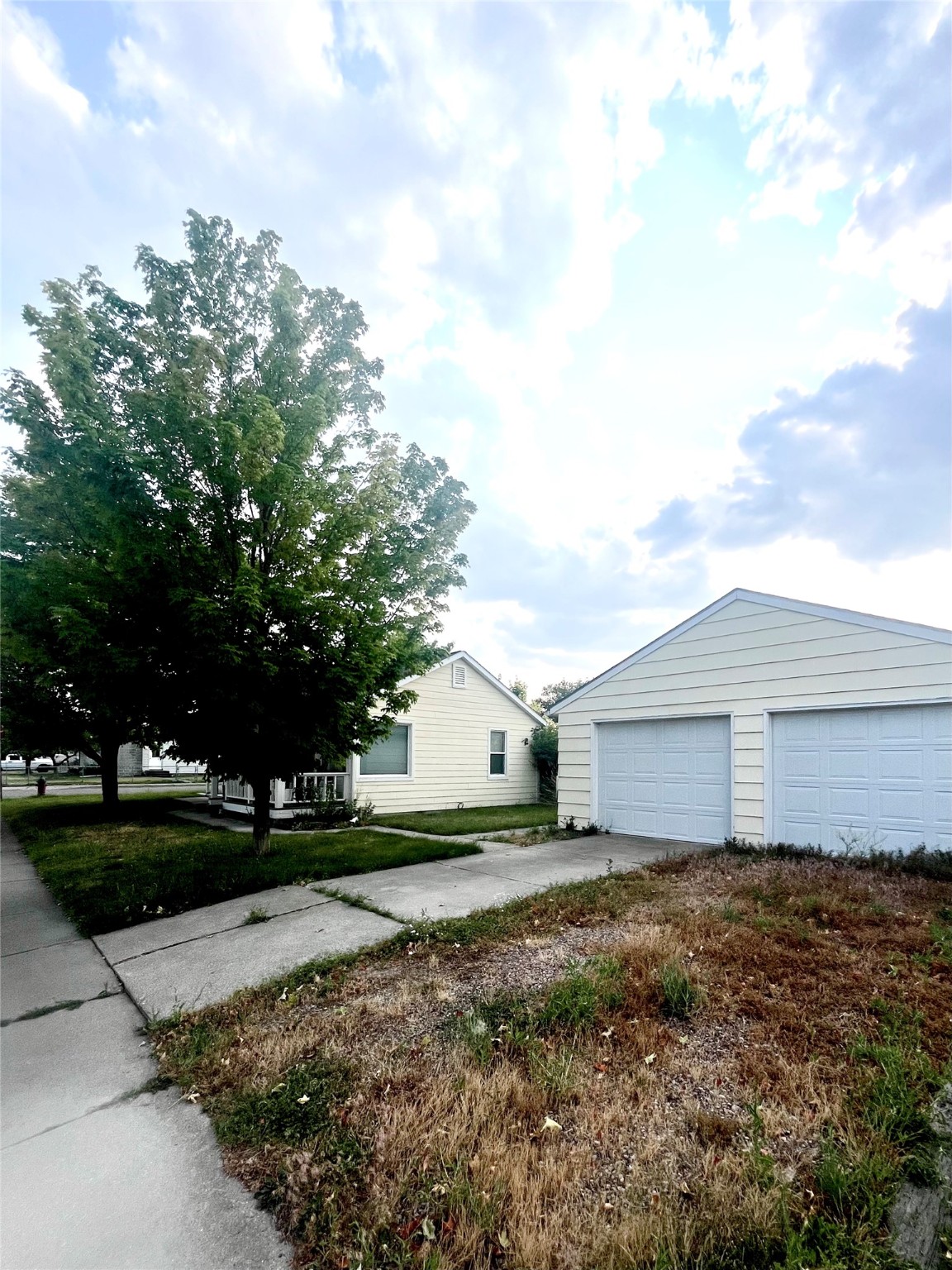 806 4th Street W Property Photo 6