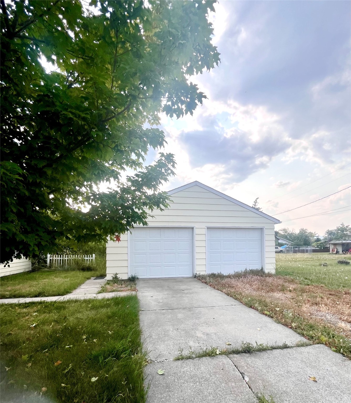 806 4th Street W Property Photo 8
