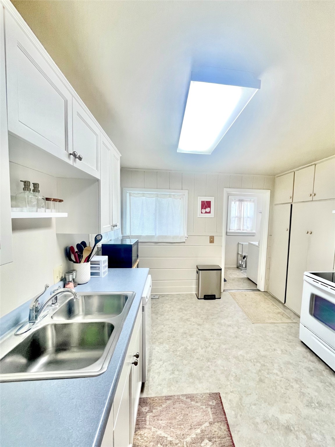 806 4th Street W Property Photo 9