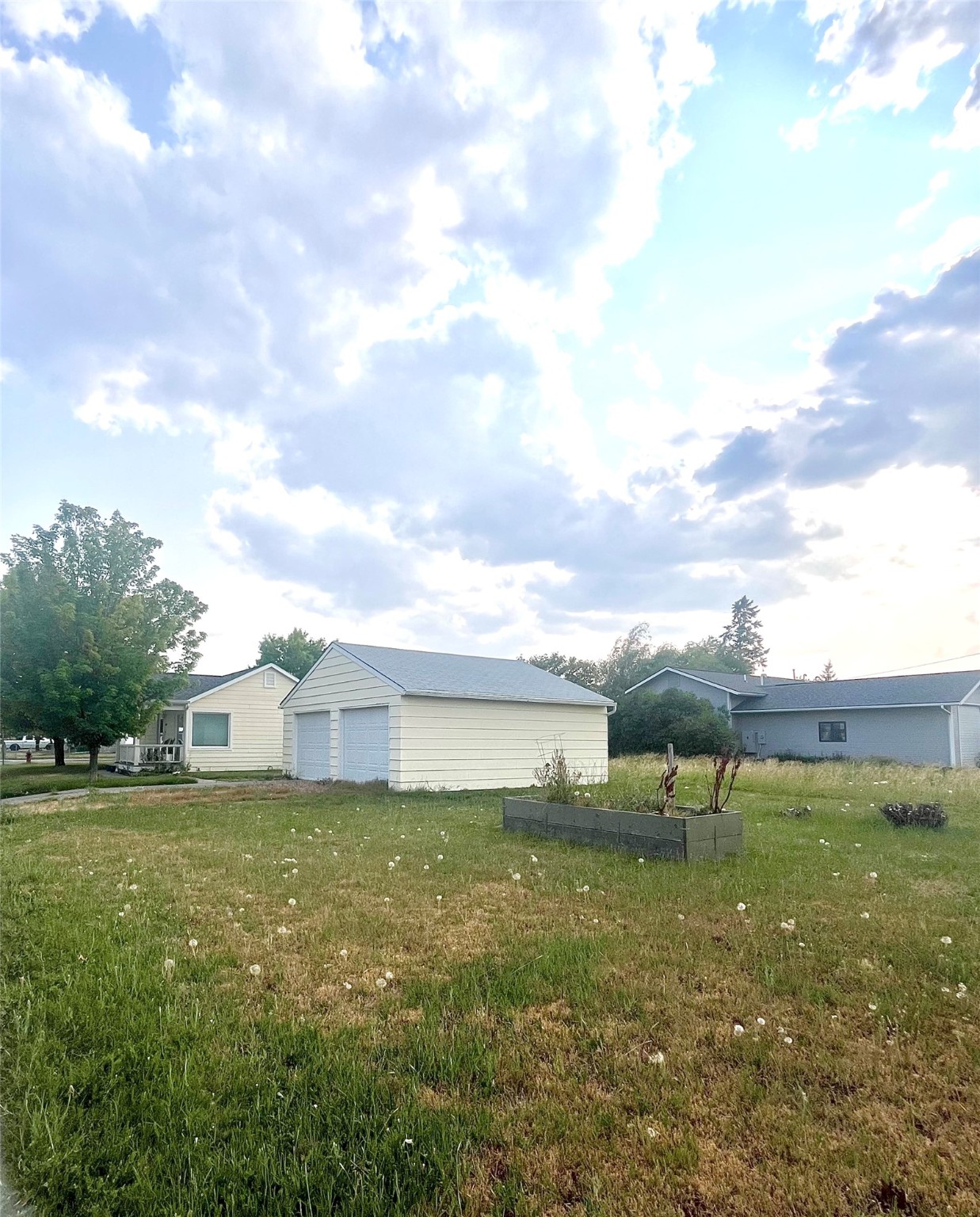 806 4th Street W Property Photo 16