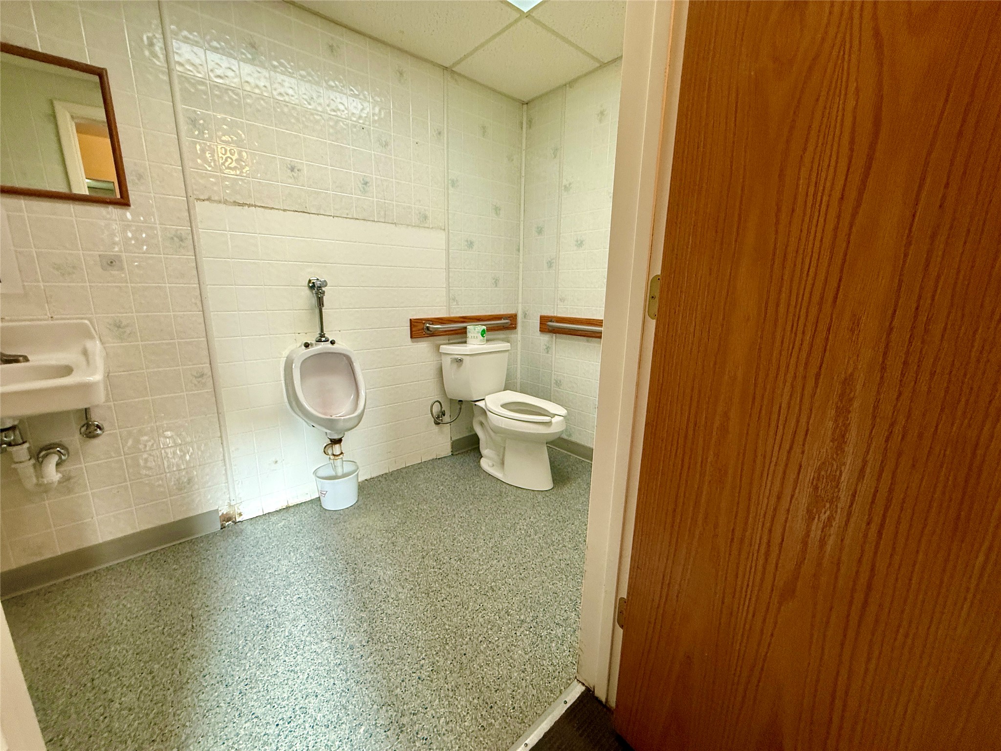 11 E Washington Avenue Property Photo 22