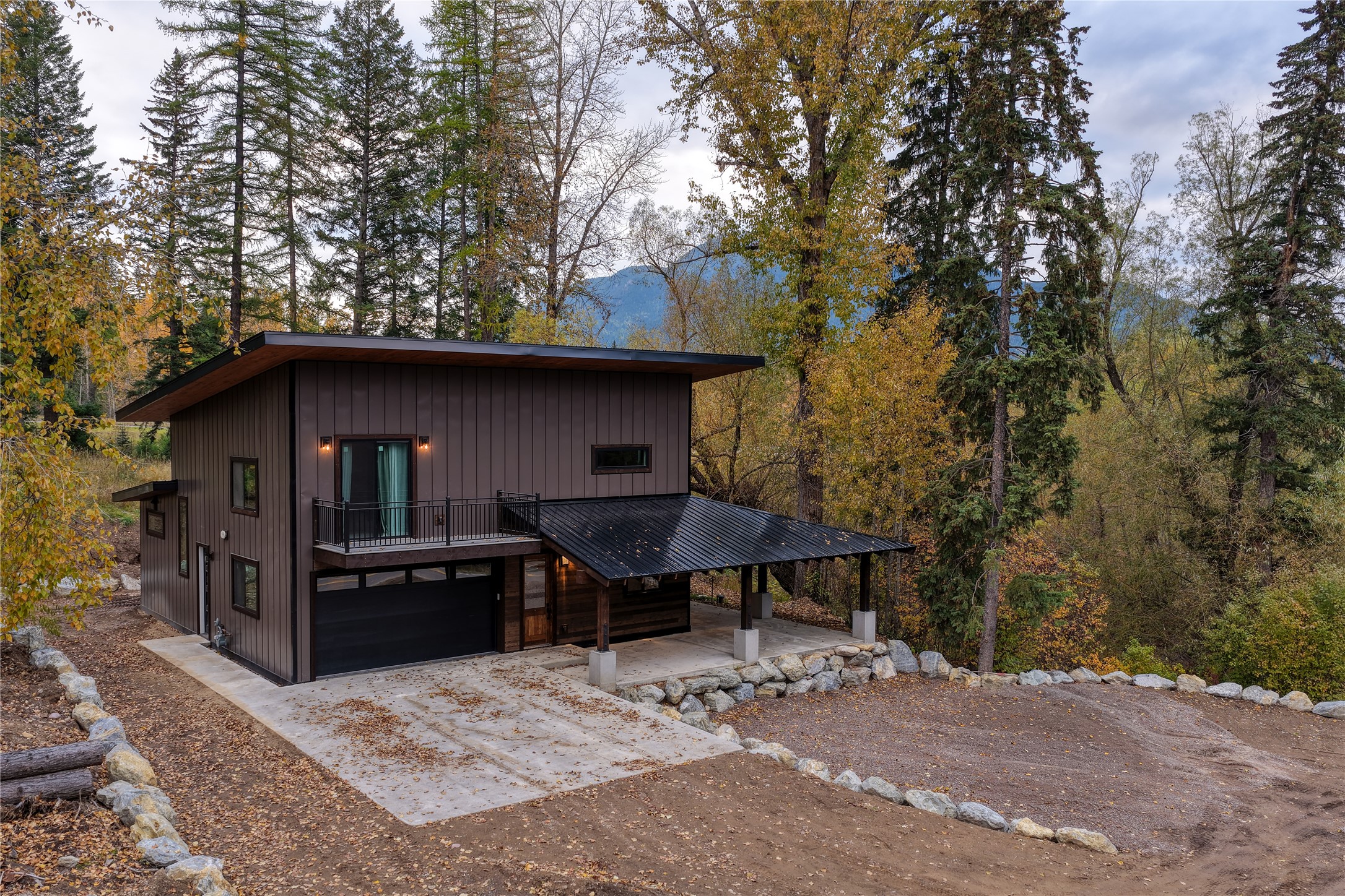 424 Old Highway 2 E Property Photo 1