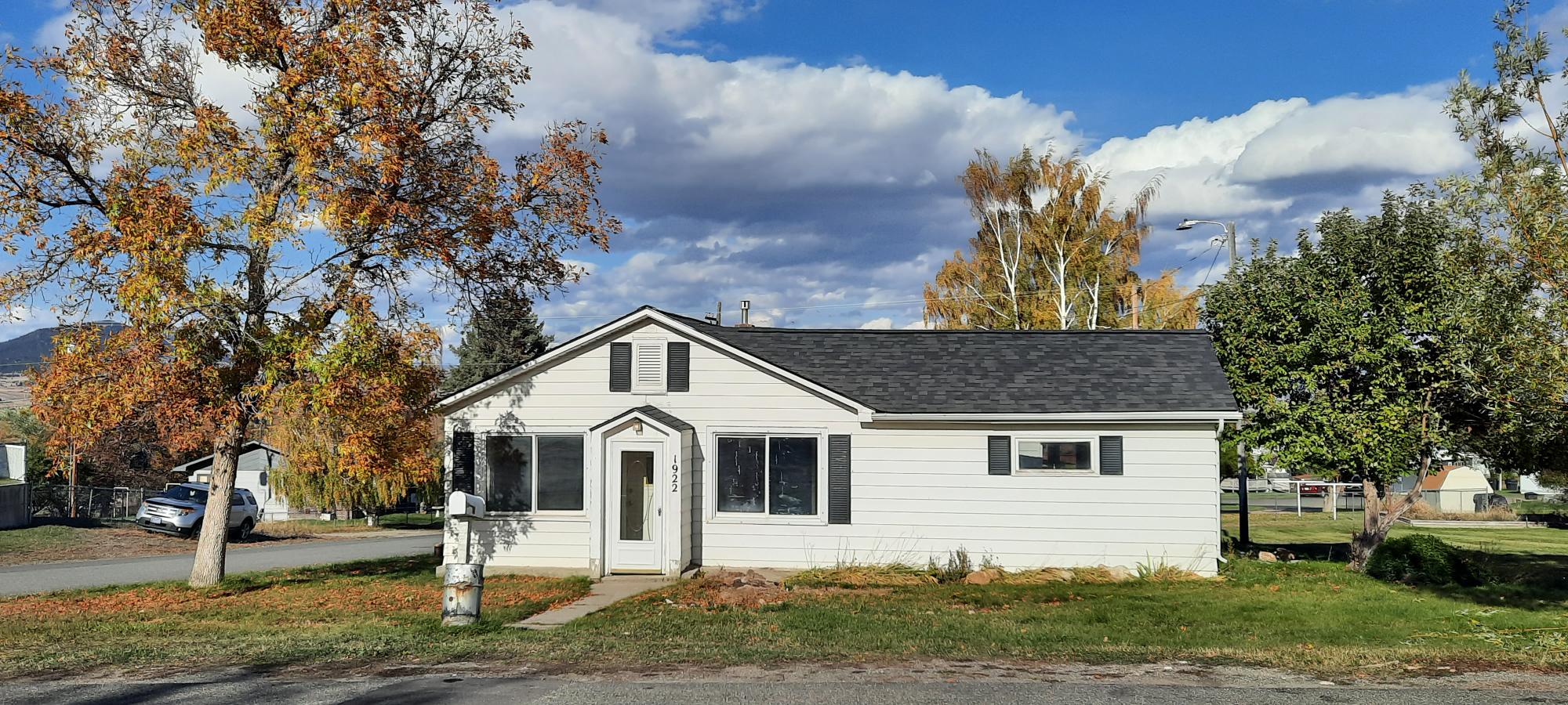 1922 Knight Street Property Photo 1